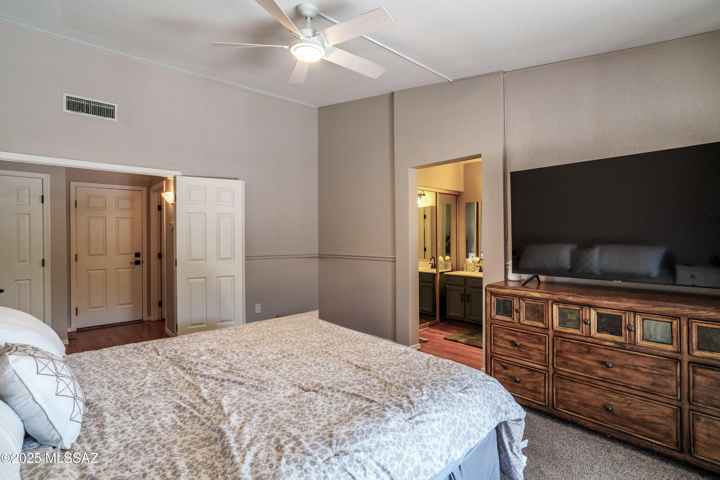 2152 W Jackalope Place