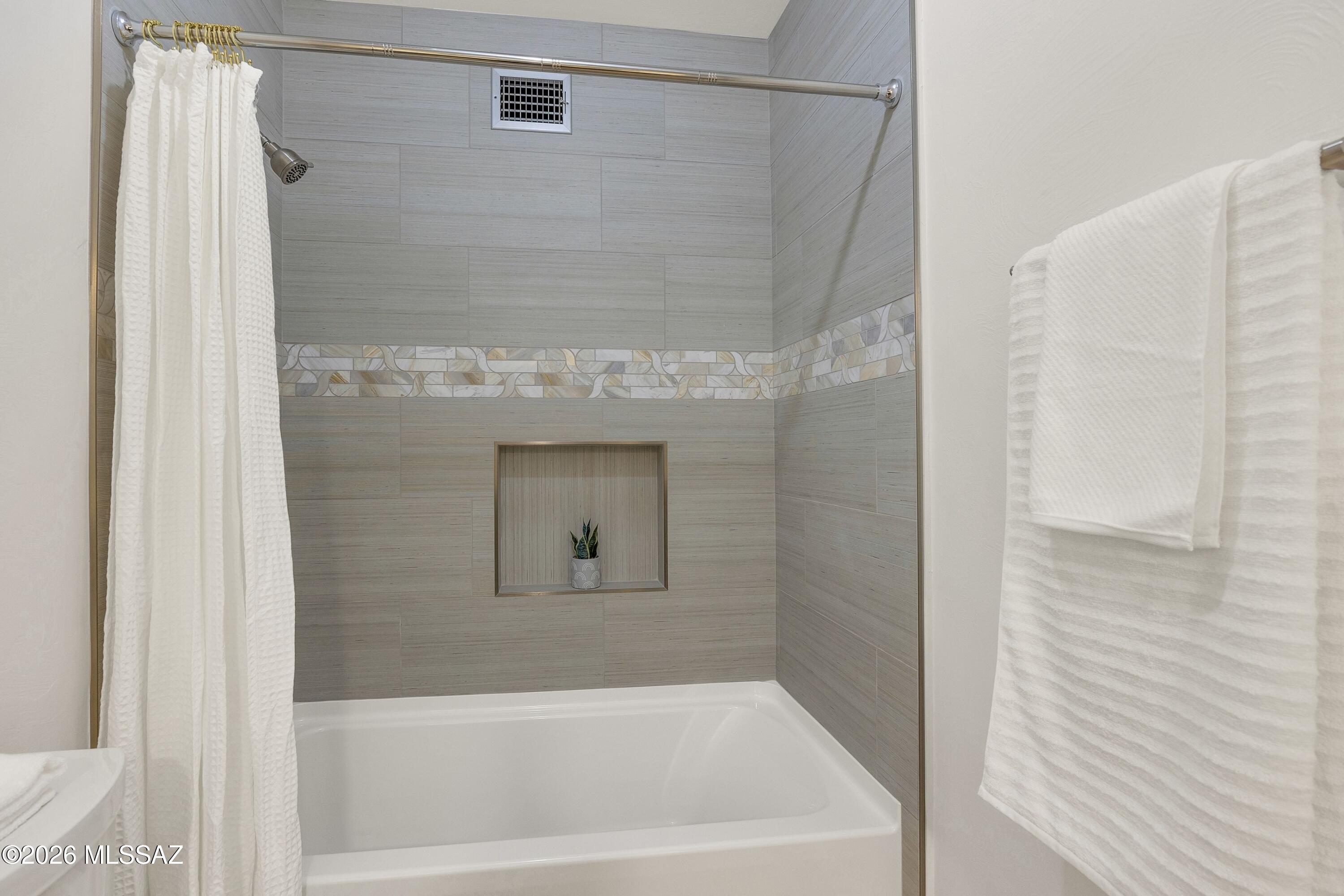 8020 N La Oesta Avenue