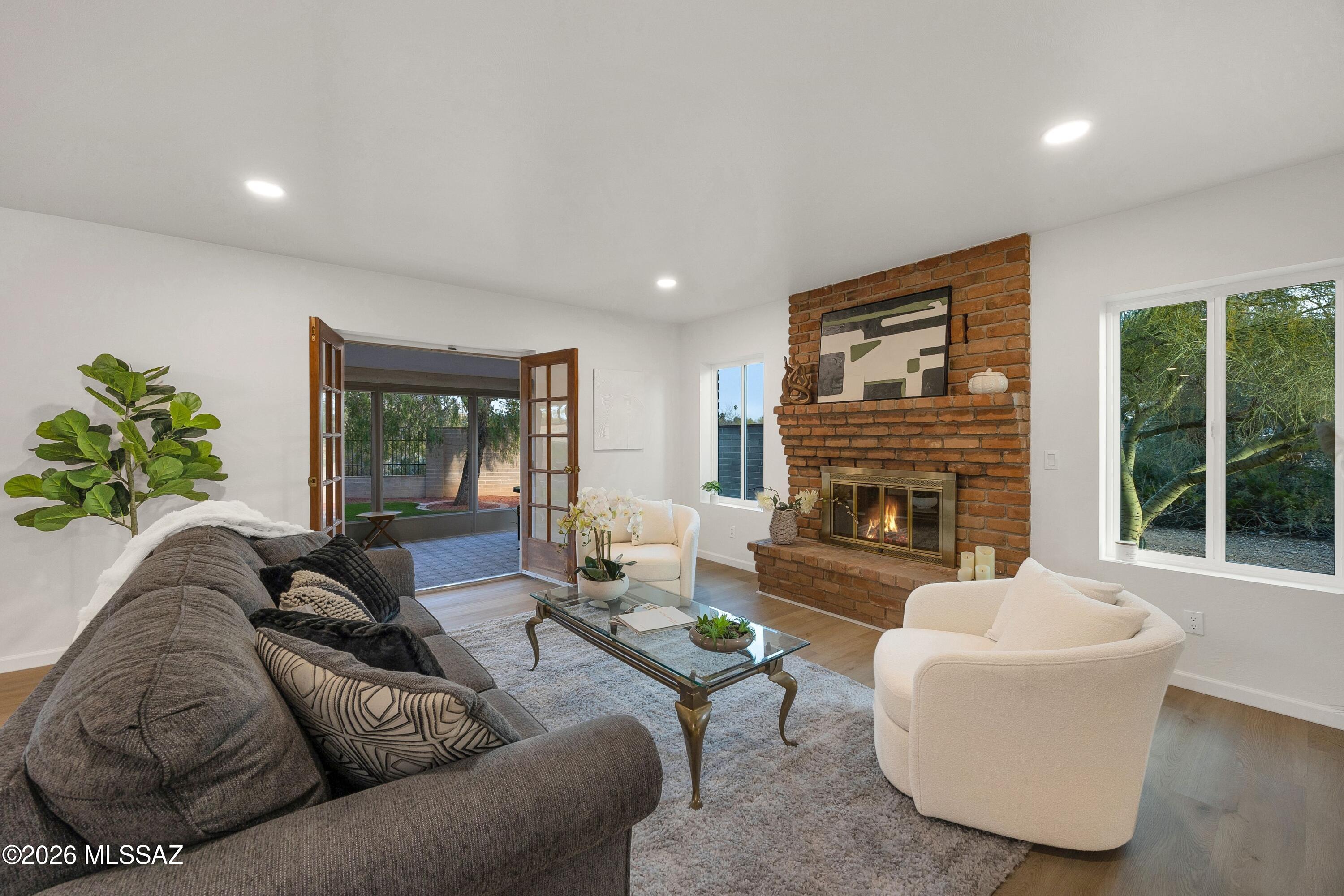 8020 N La Oesta Avenue