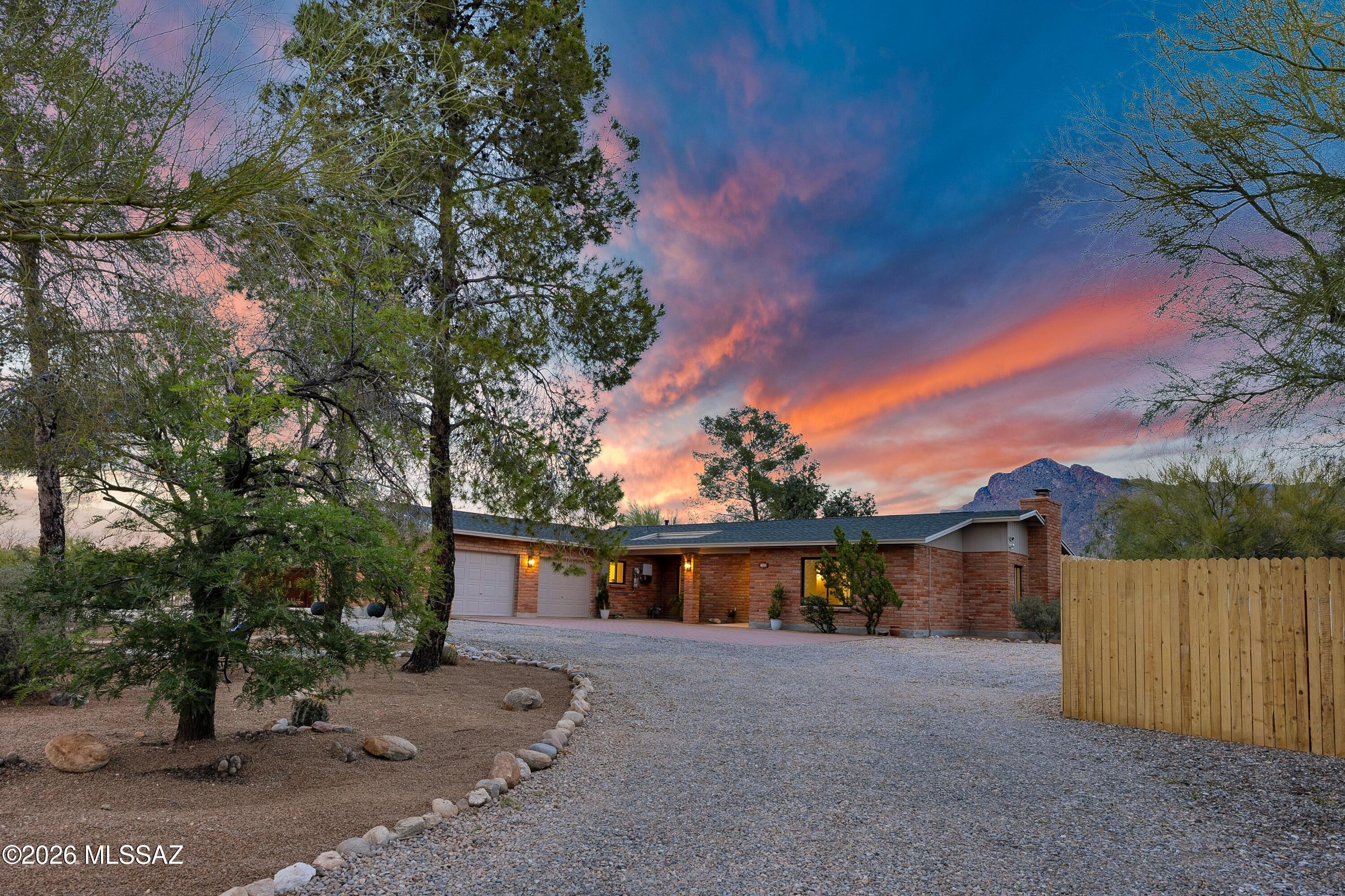 8020 N La Oesta Avenue