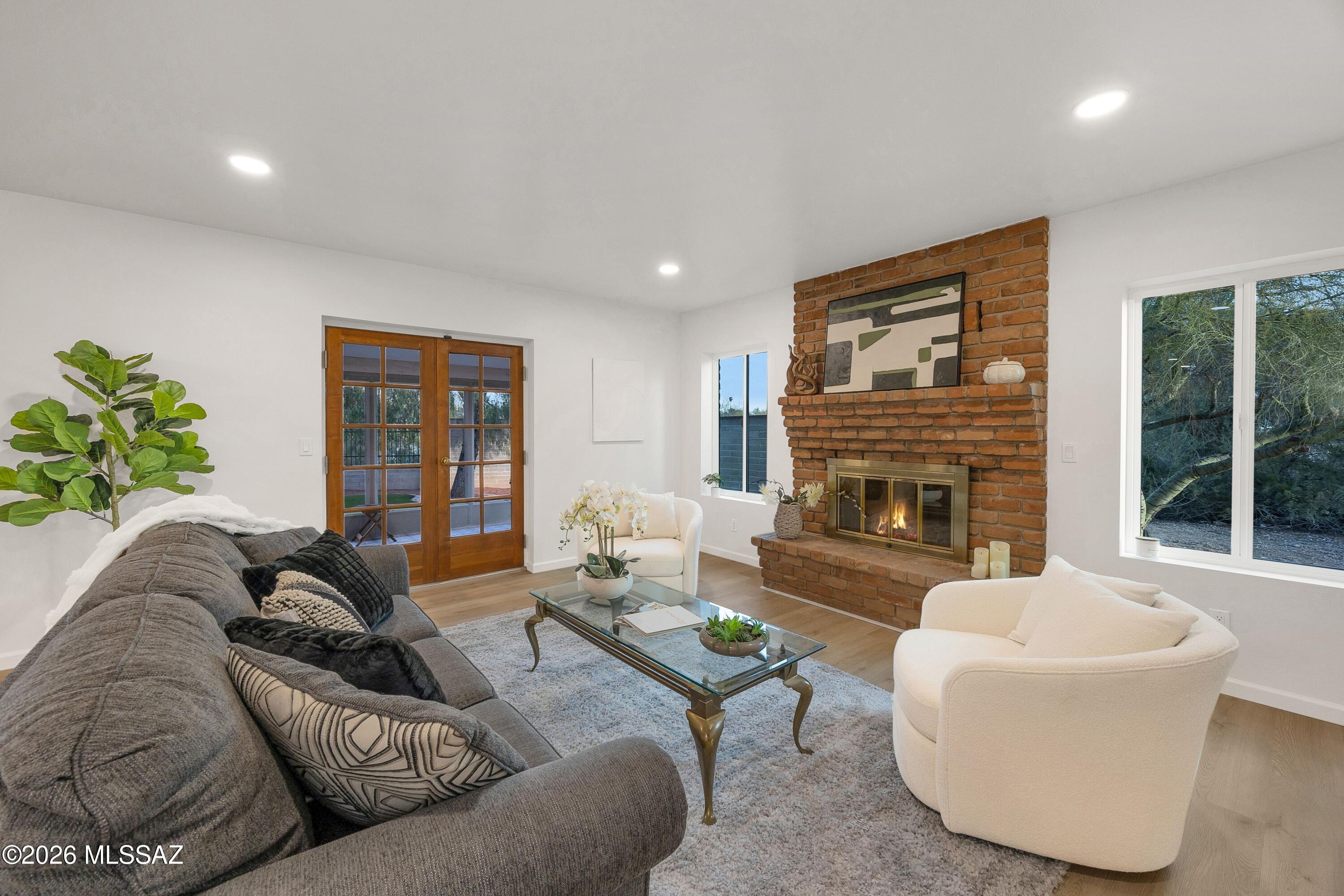 8020 N La Oesta Avenue