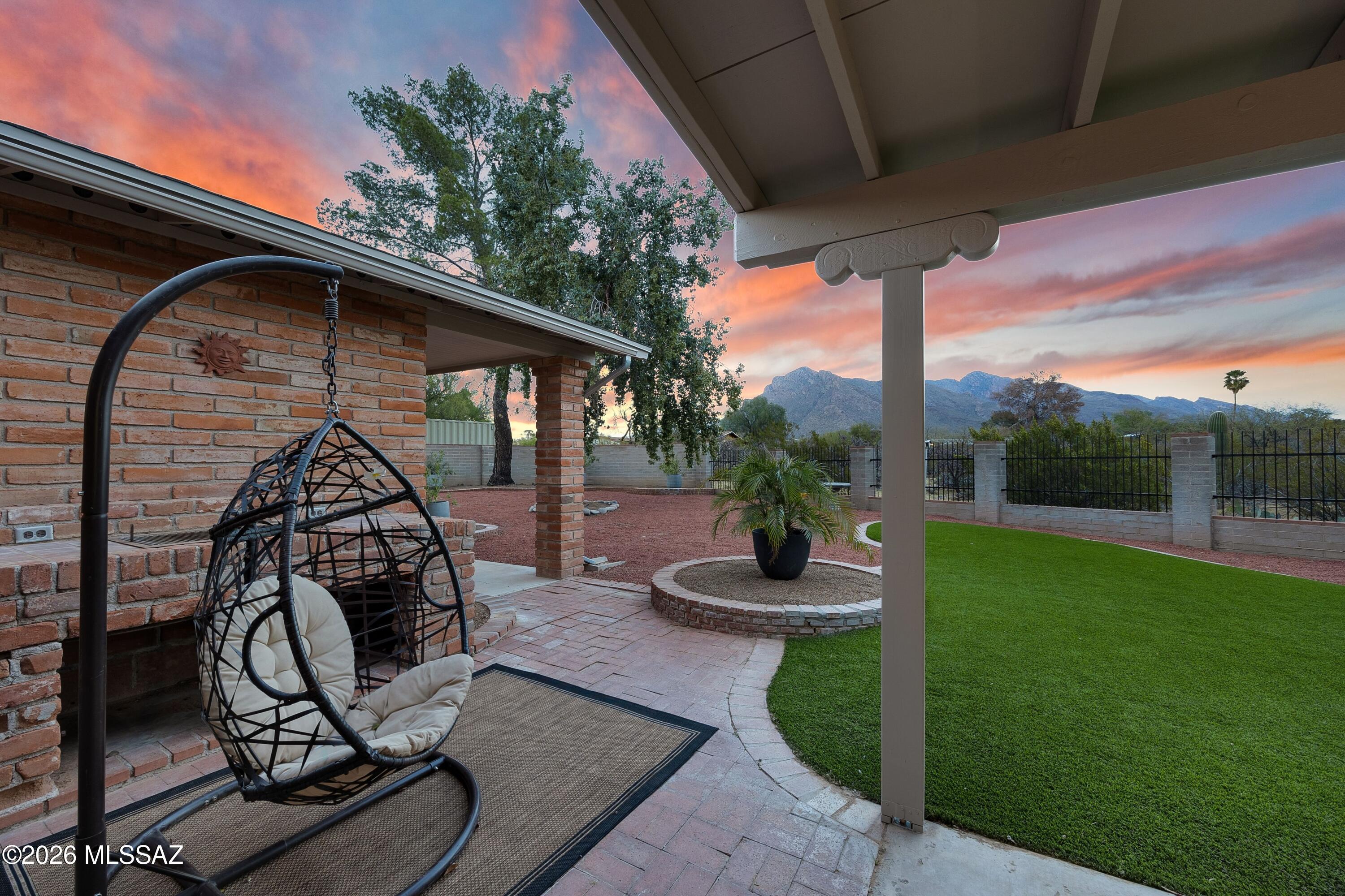 8020 N La Oesta Avenue