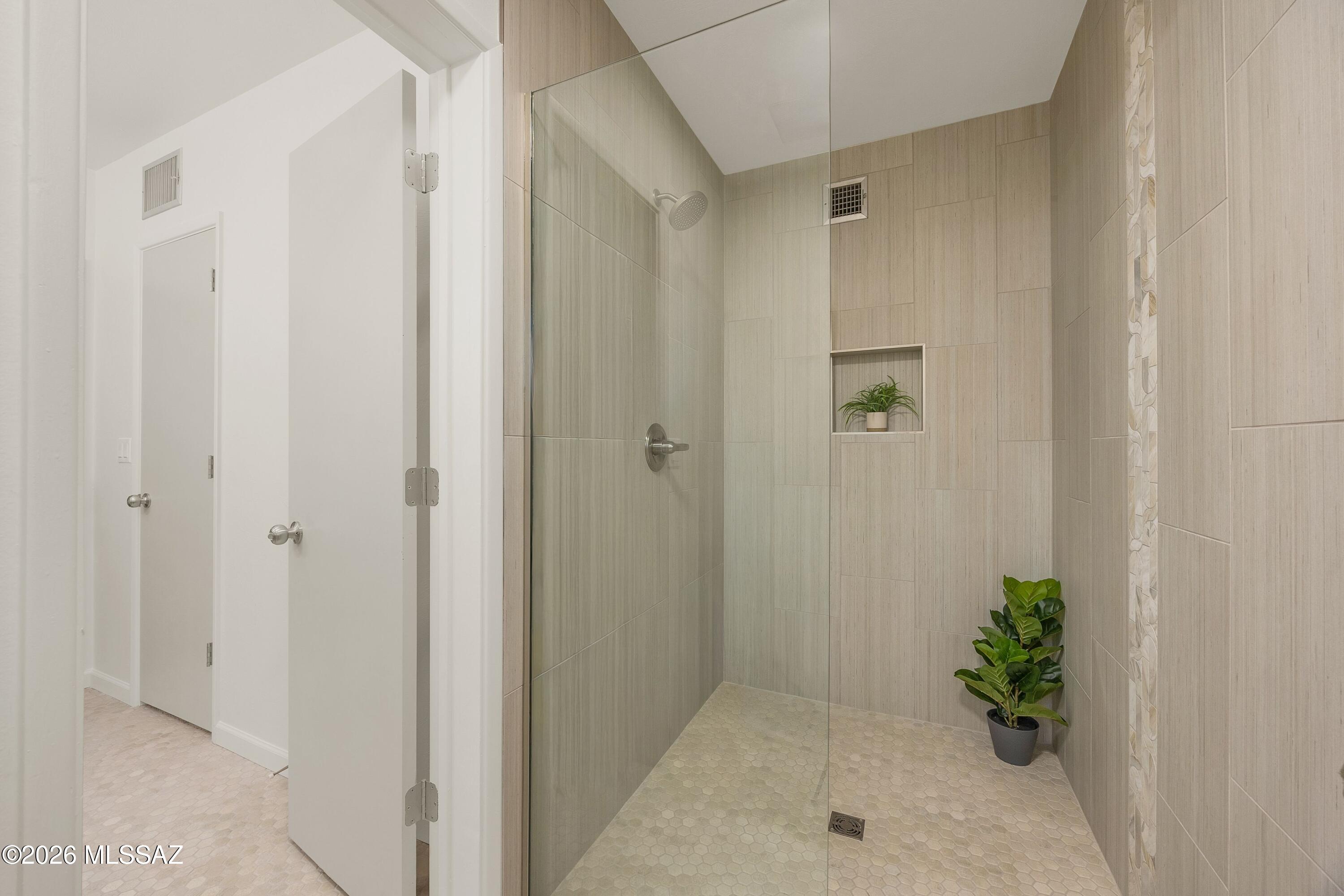 8020 N La Oesta Avenue