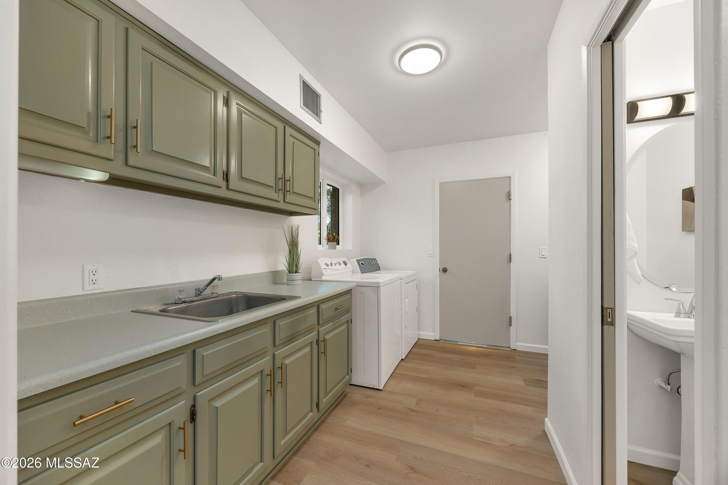 8020 N La Oesta Avenue