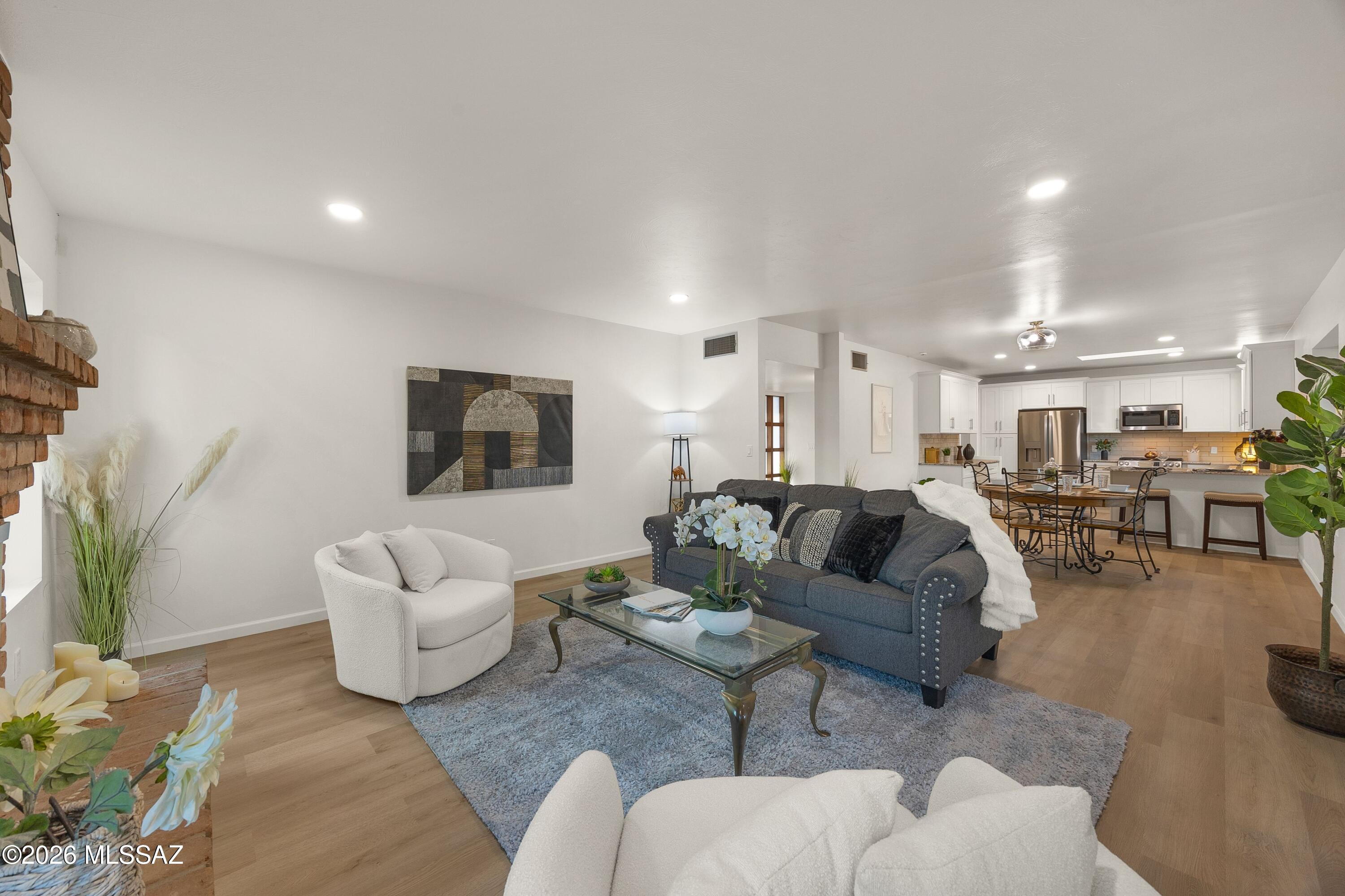 8020 N La Oesta Avenue