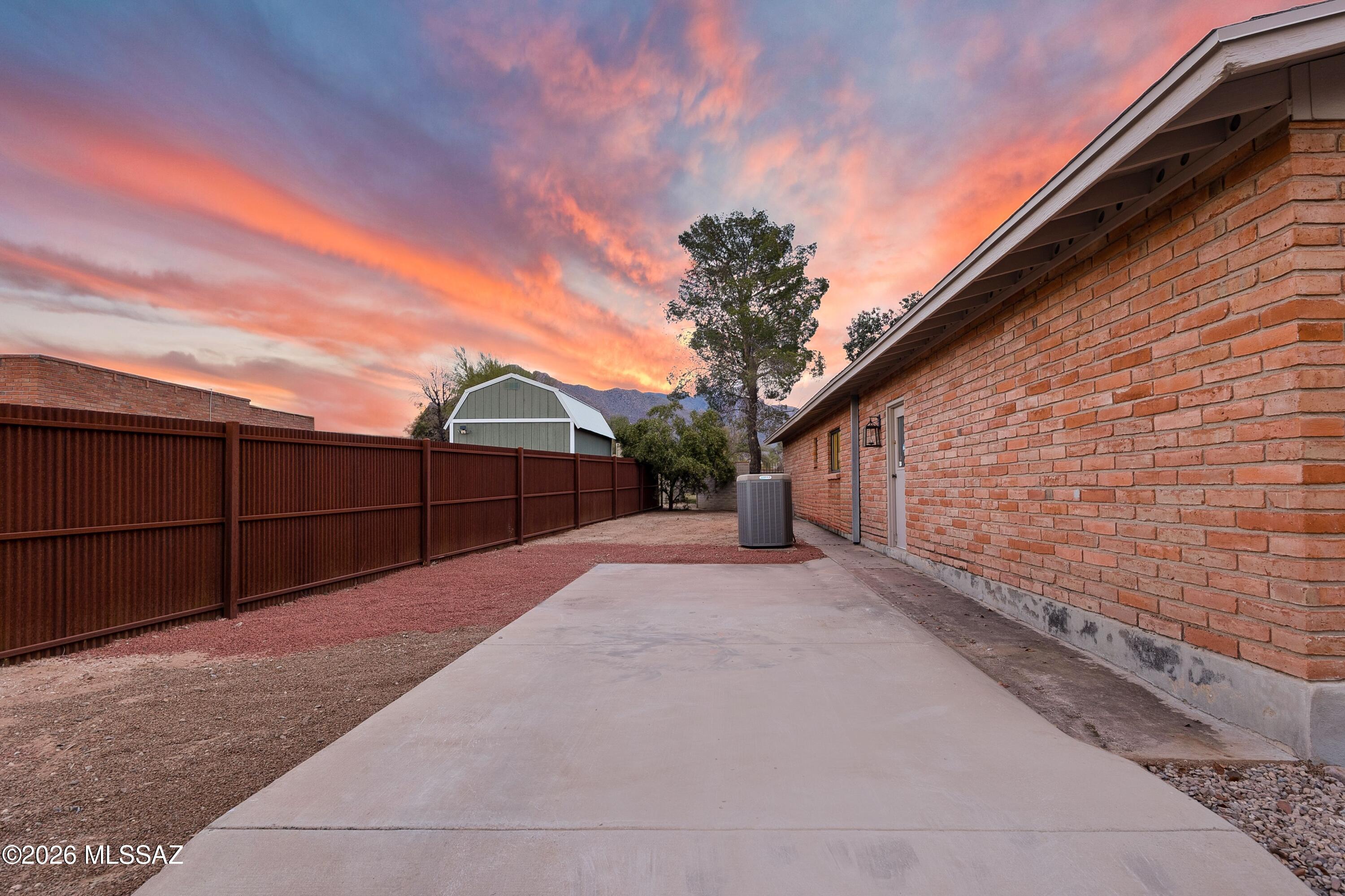 8020 N La Oesta Avenue