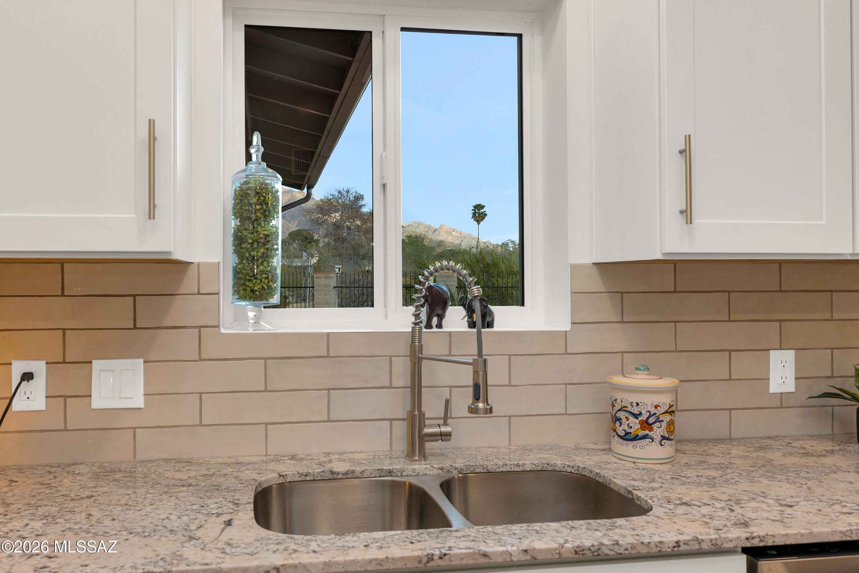 8020 N La Oesta Avenue