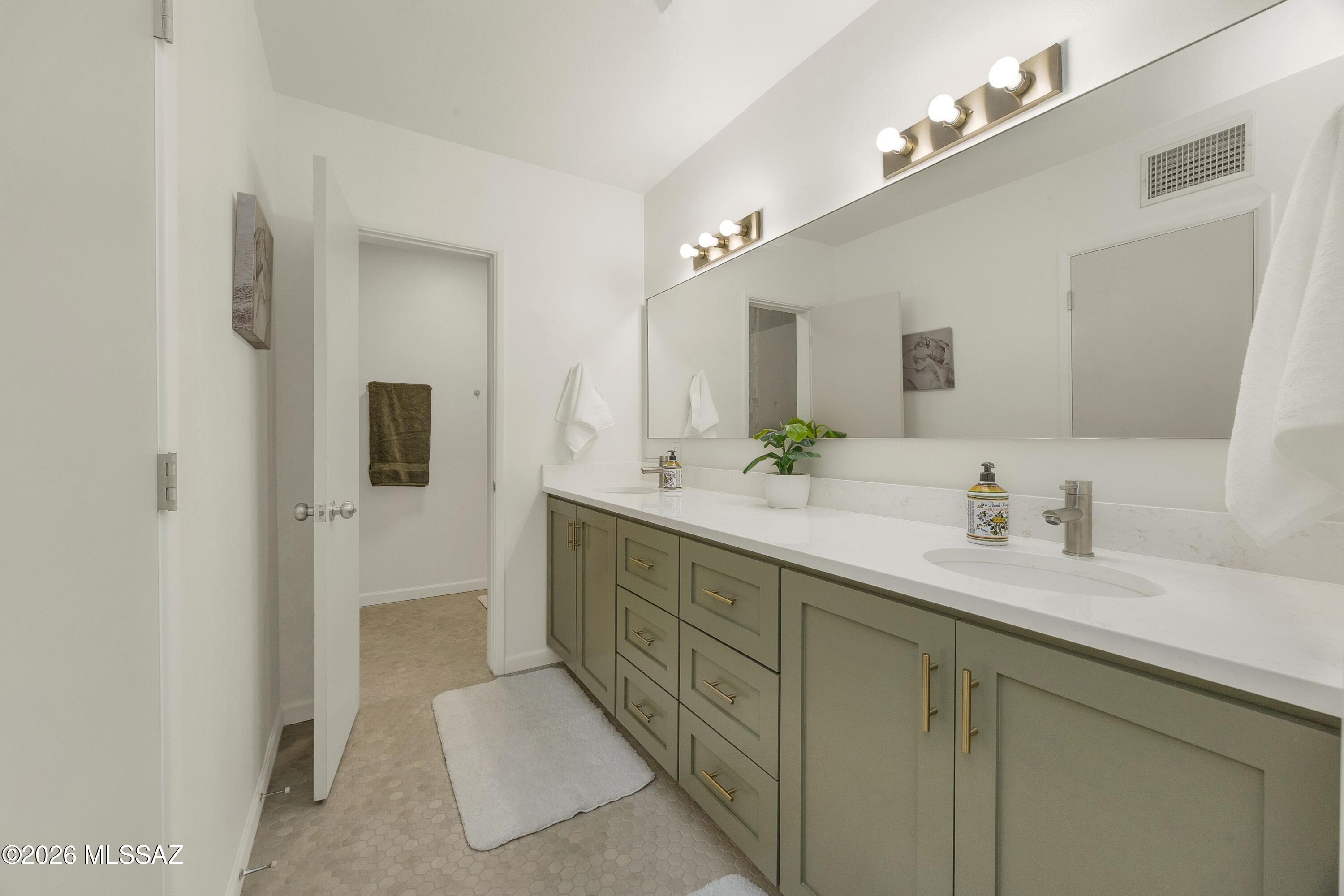 8020 N La Oesta Avenue