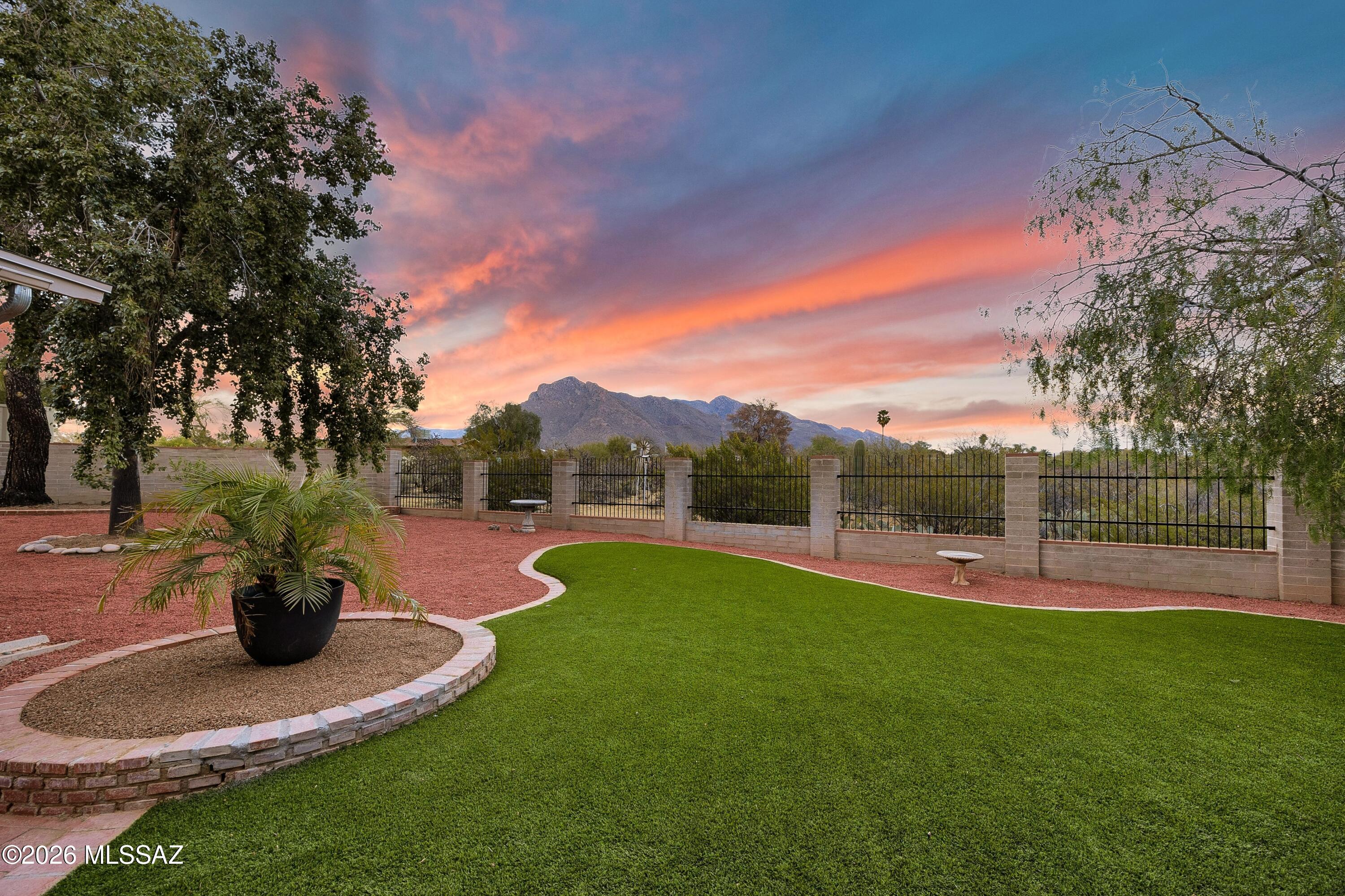 8020 N La Oesta Avenue