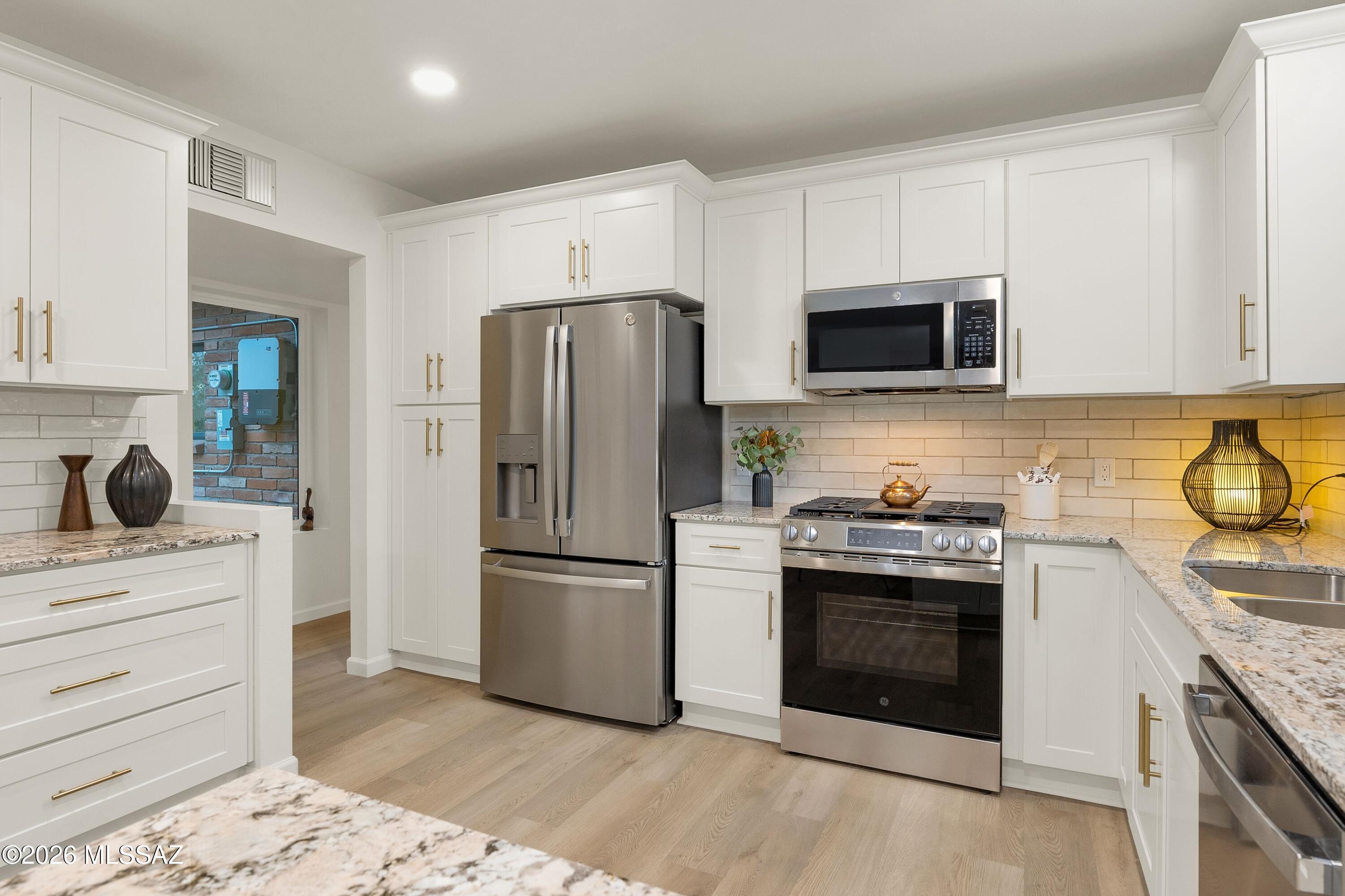 8020 N La Oesta Avenue