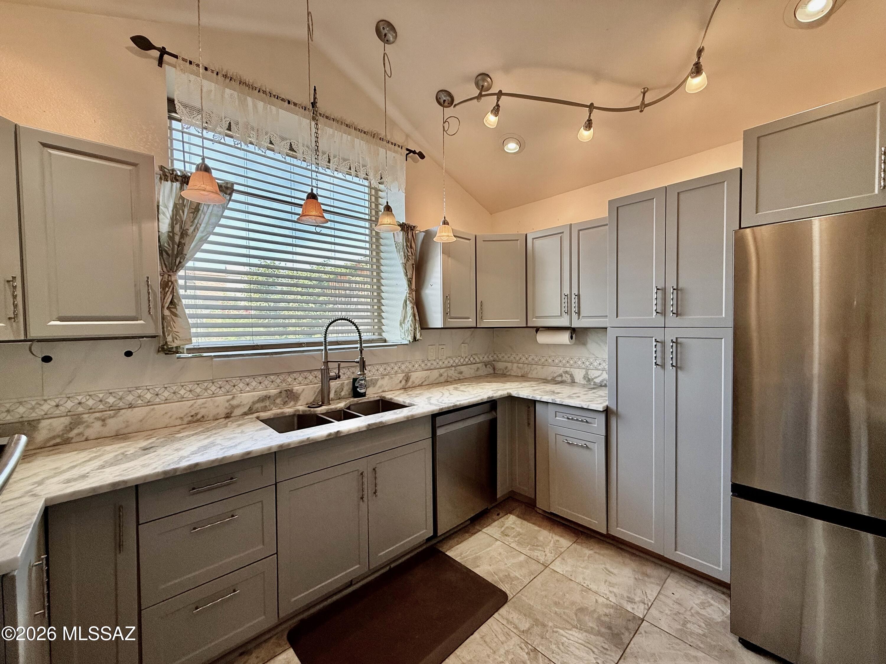 9118 N Eaglestone Loop