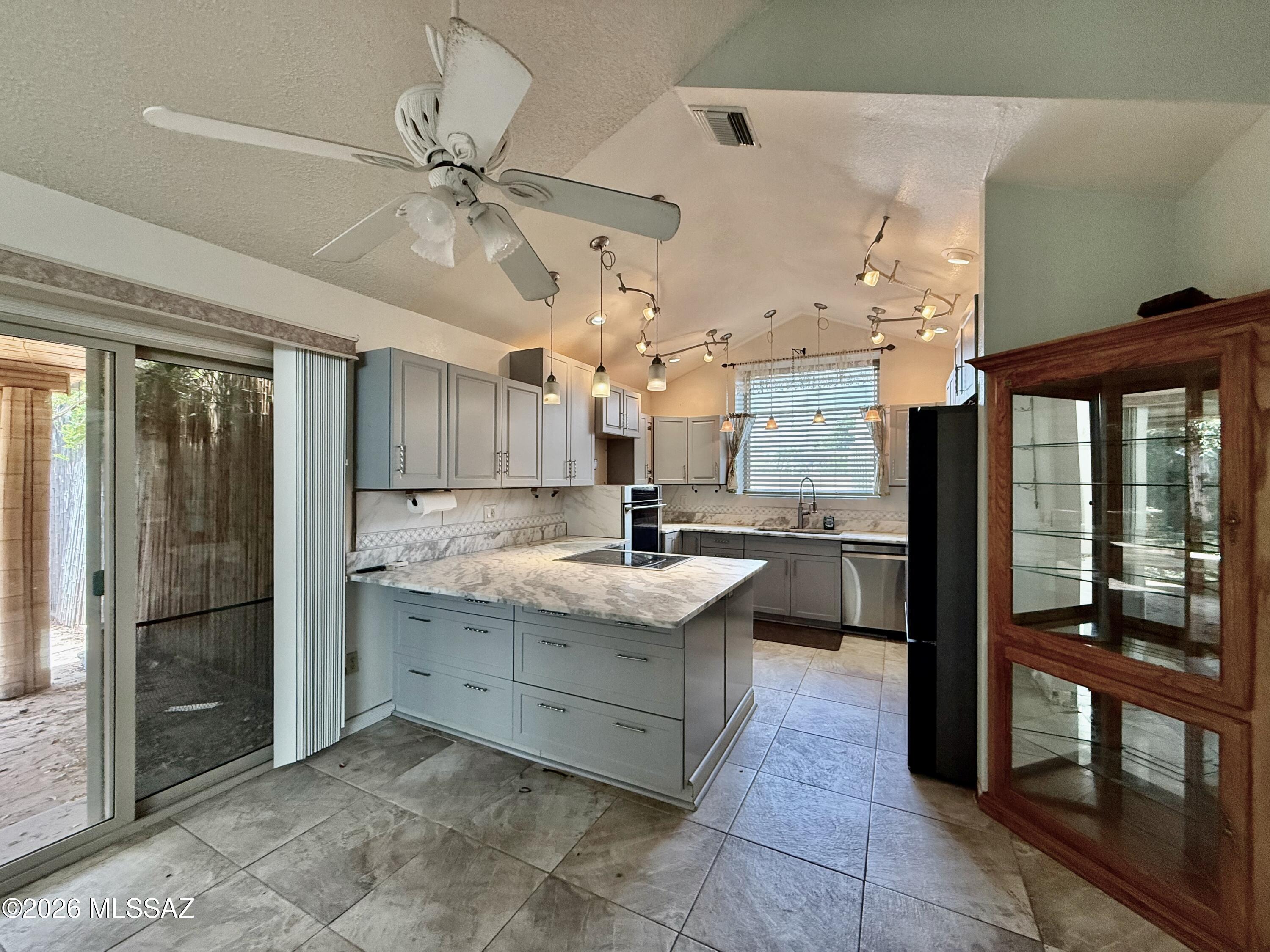 9118 N Eaglestone Loop