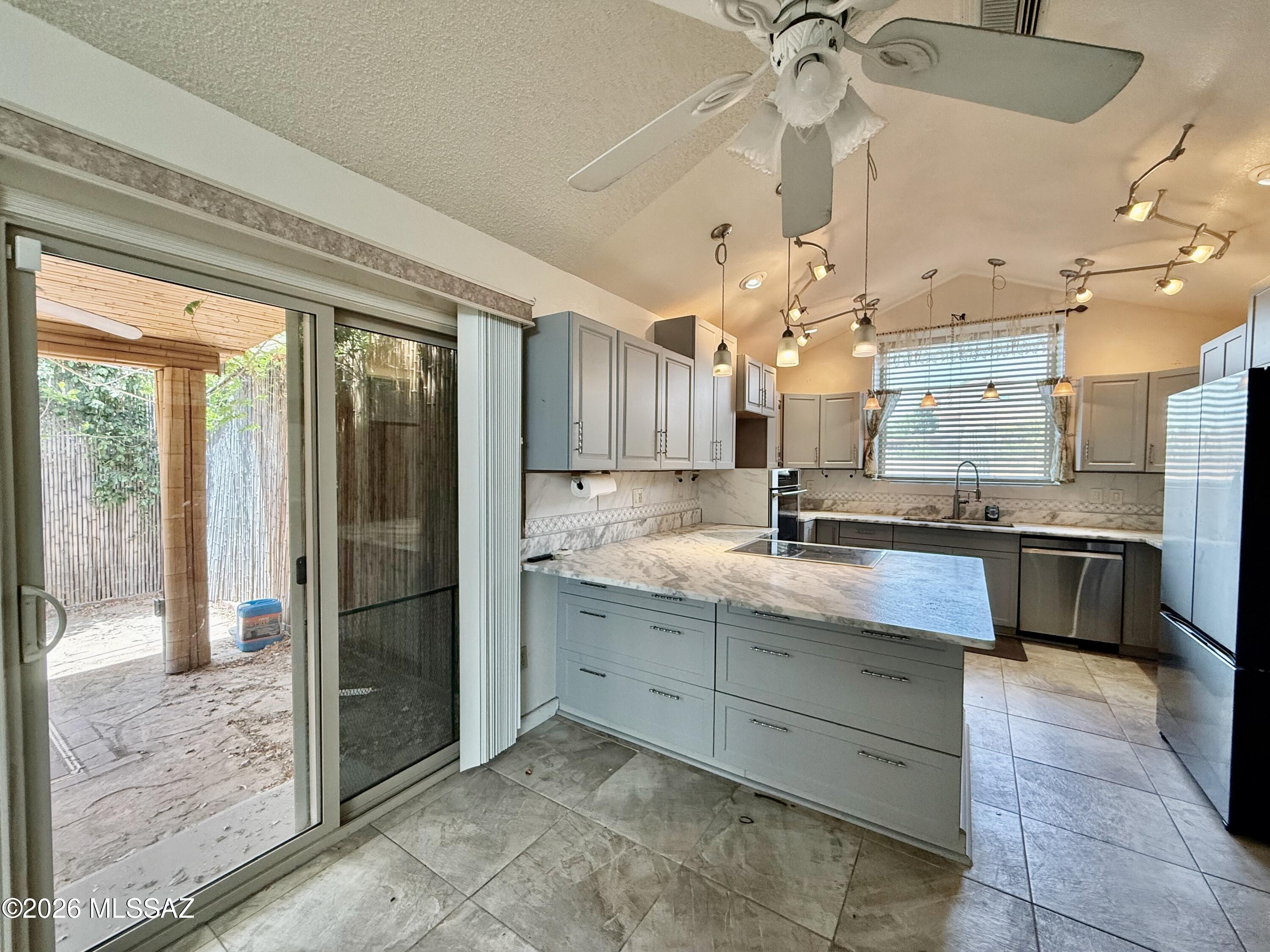 9118 N Eaglestone Loop