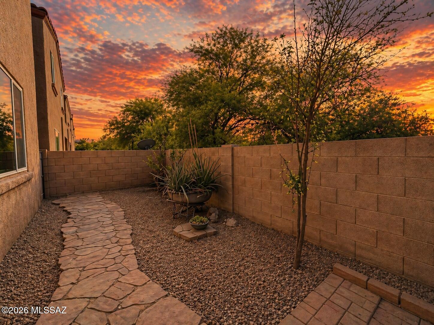 5525 N Quiet Dream Avenue