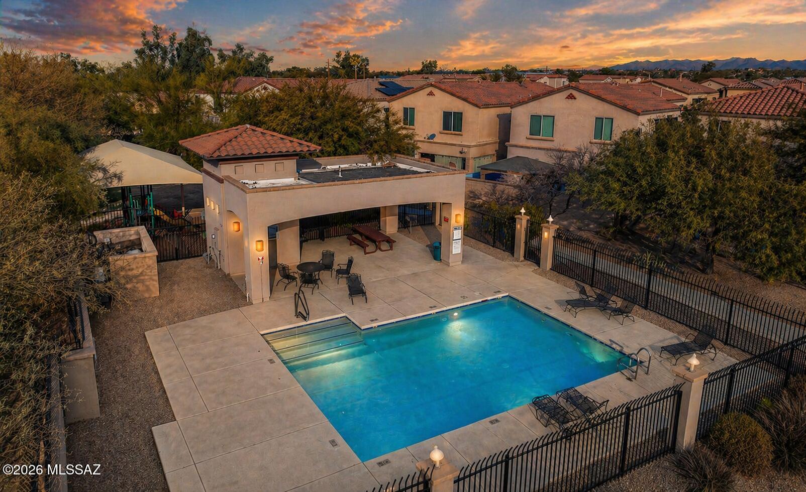 5525 N Quiet Dream Avenue