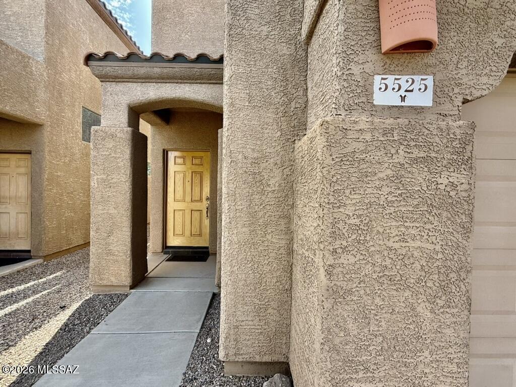 5525 N Quiet Dream Avenue