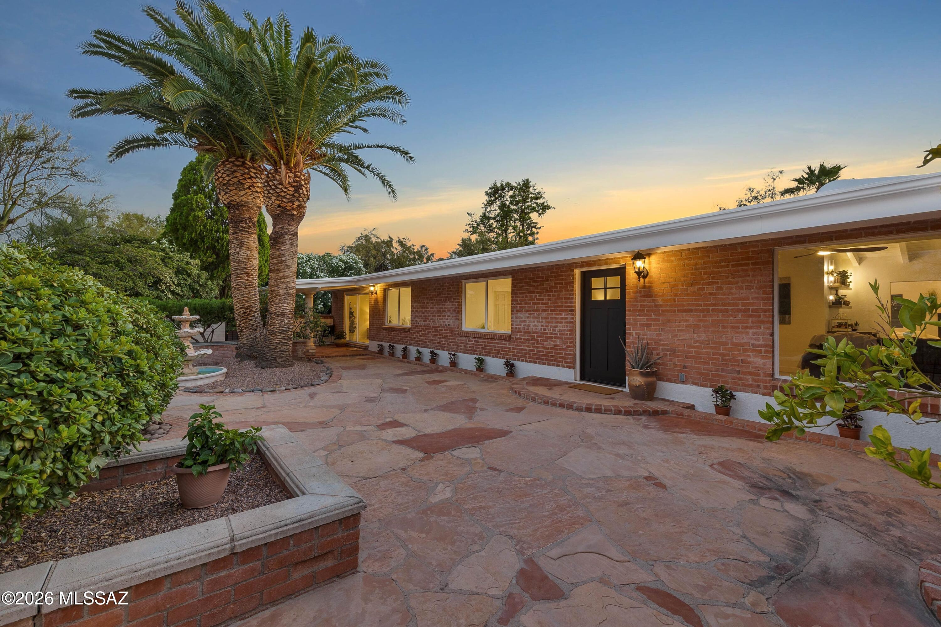 7329 N Yucca
