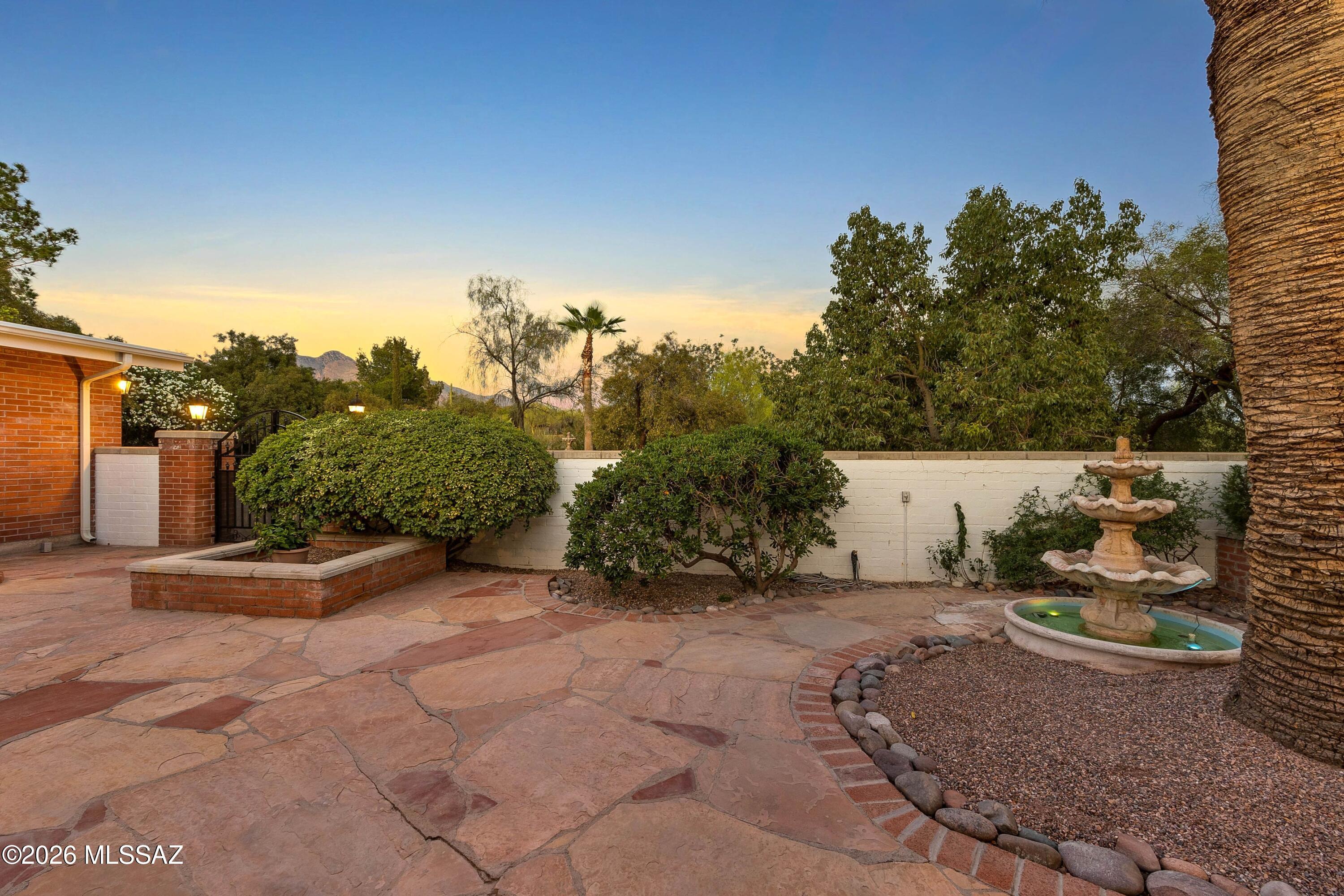7329 N Yucca