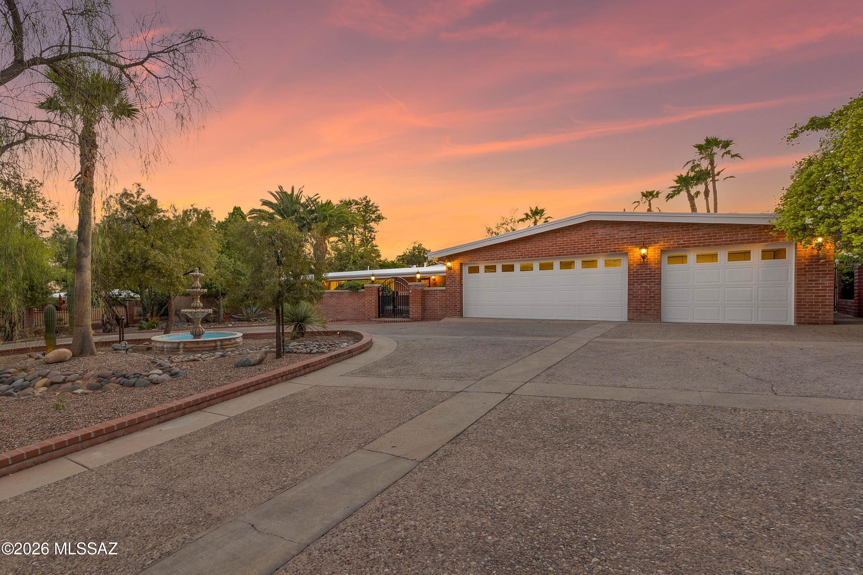 7329 N Yucca