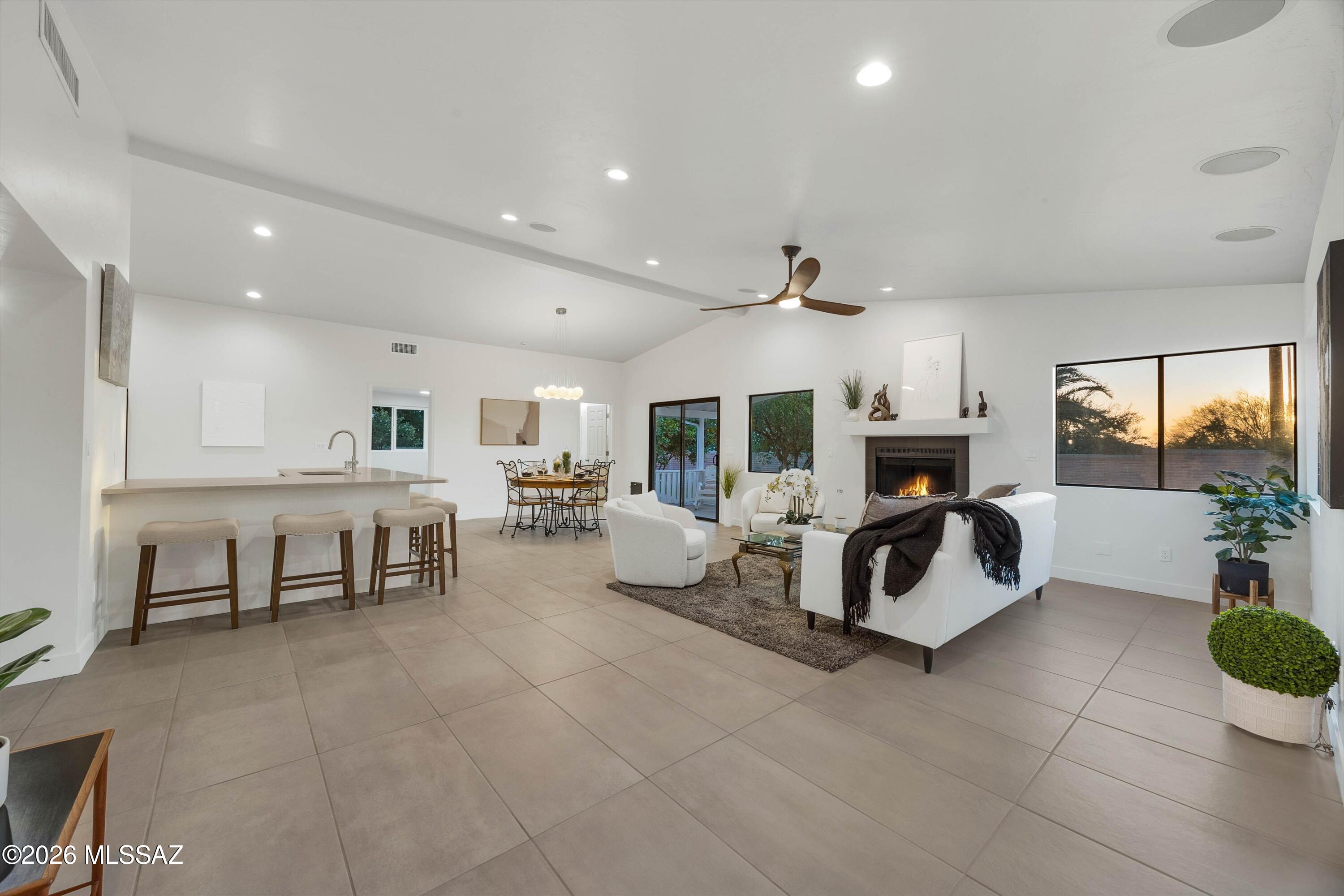 7329 N Yucca