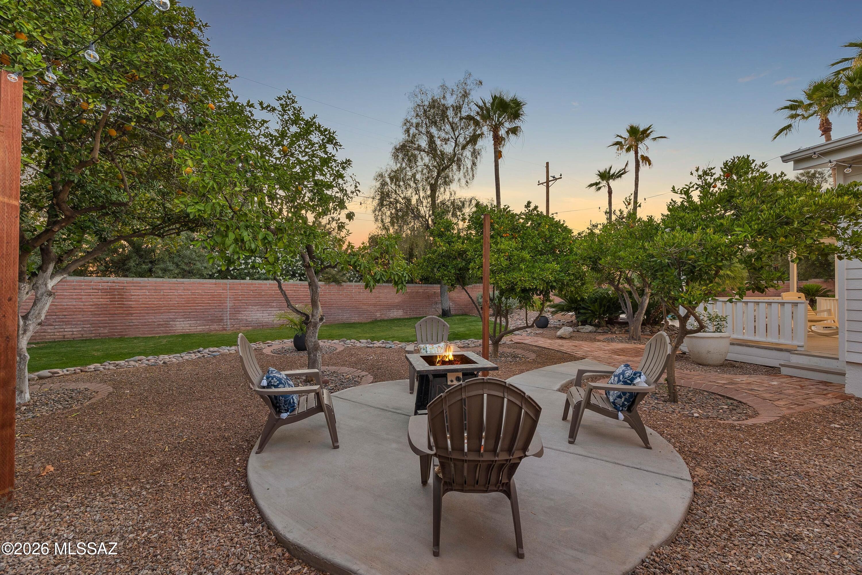 7329 N Yucca