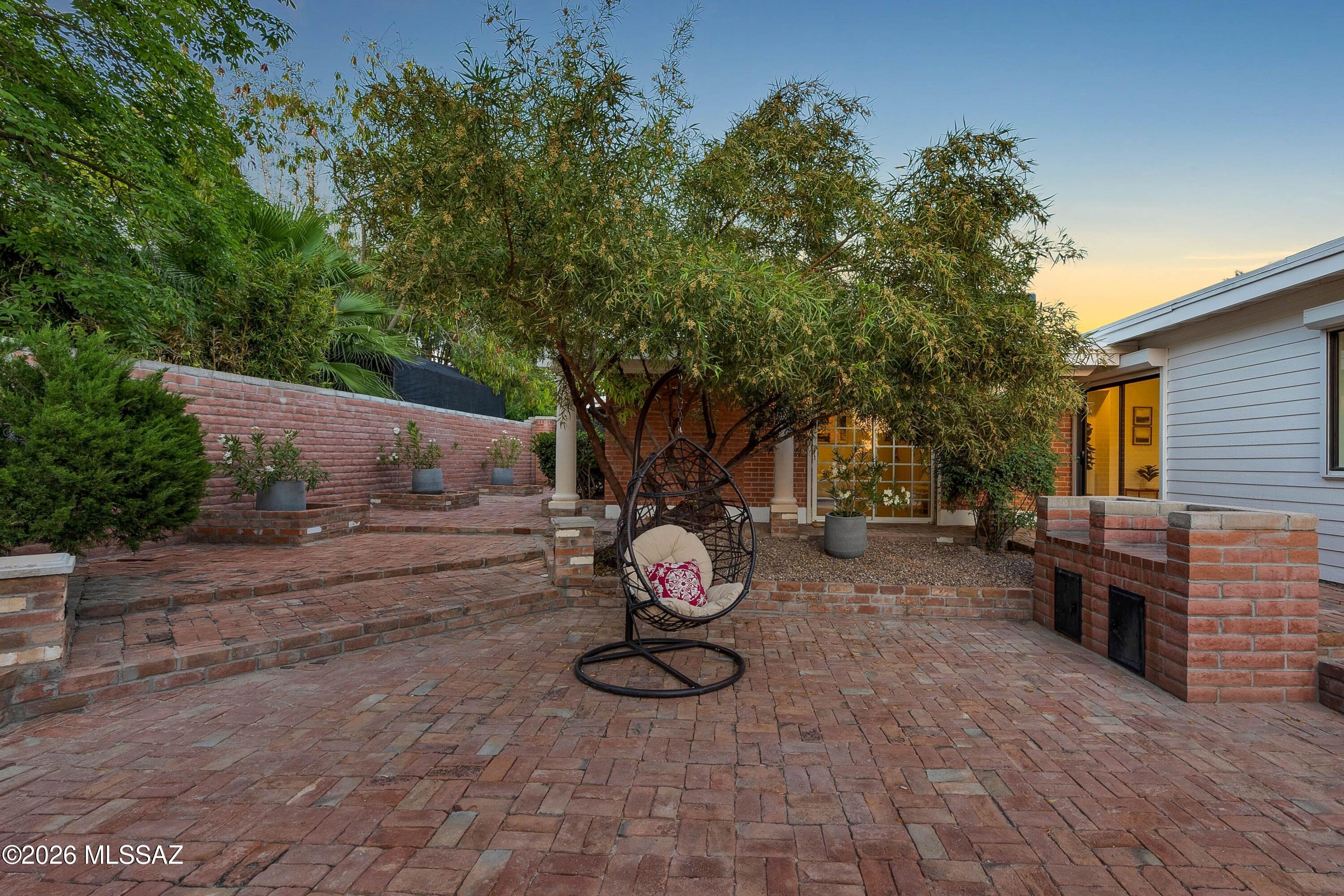 7329 N Yucca