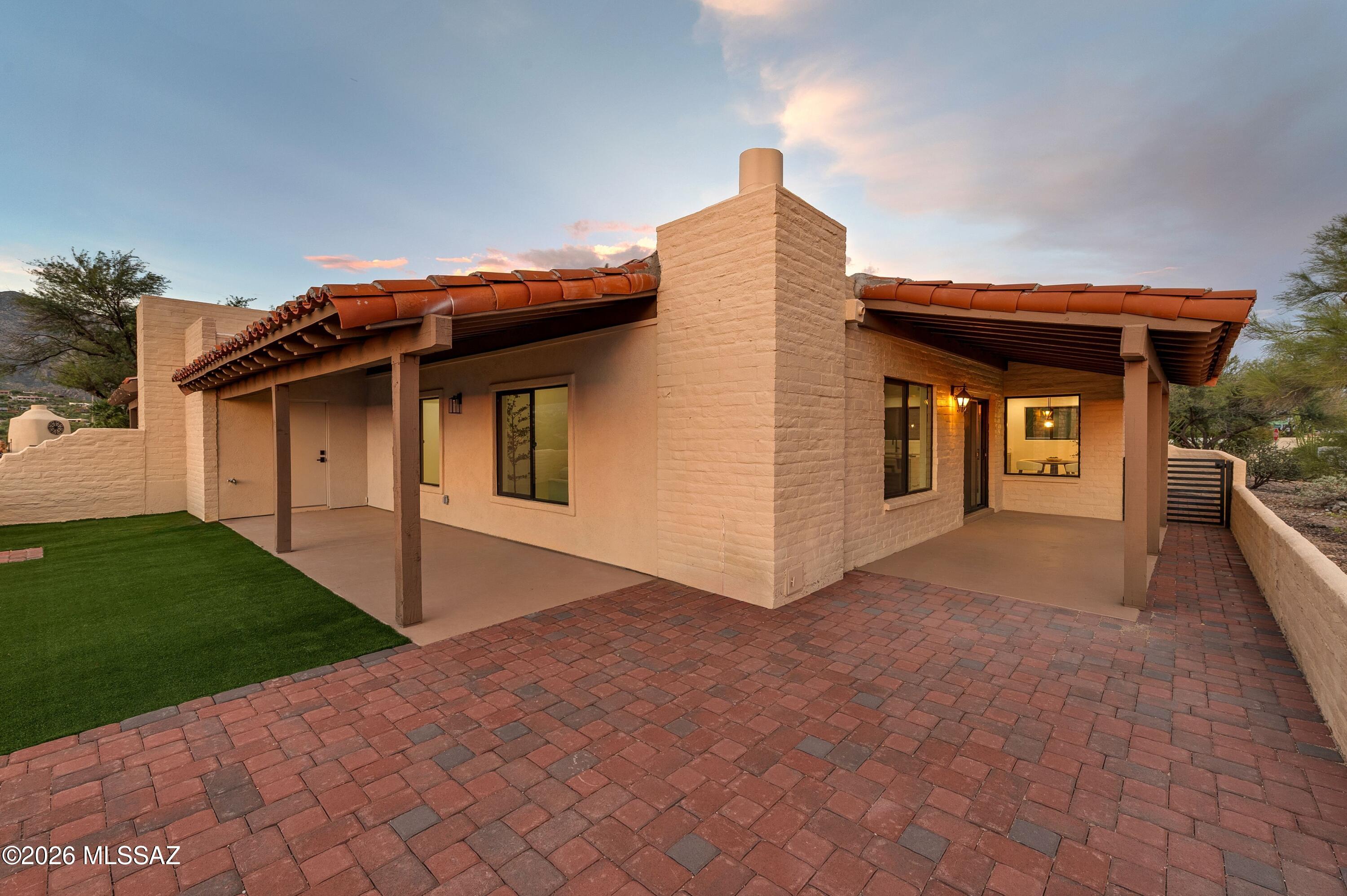 5371 N Paseo De La Tirada