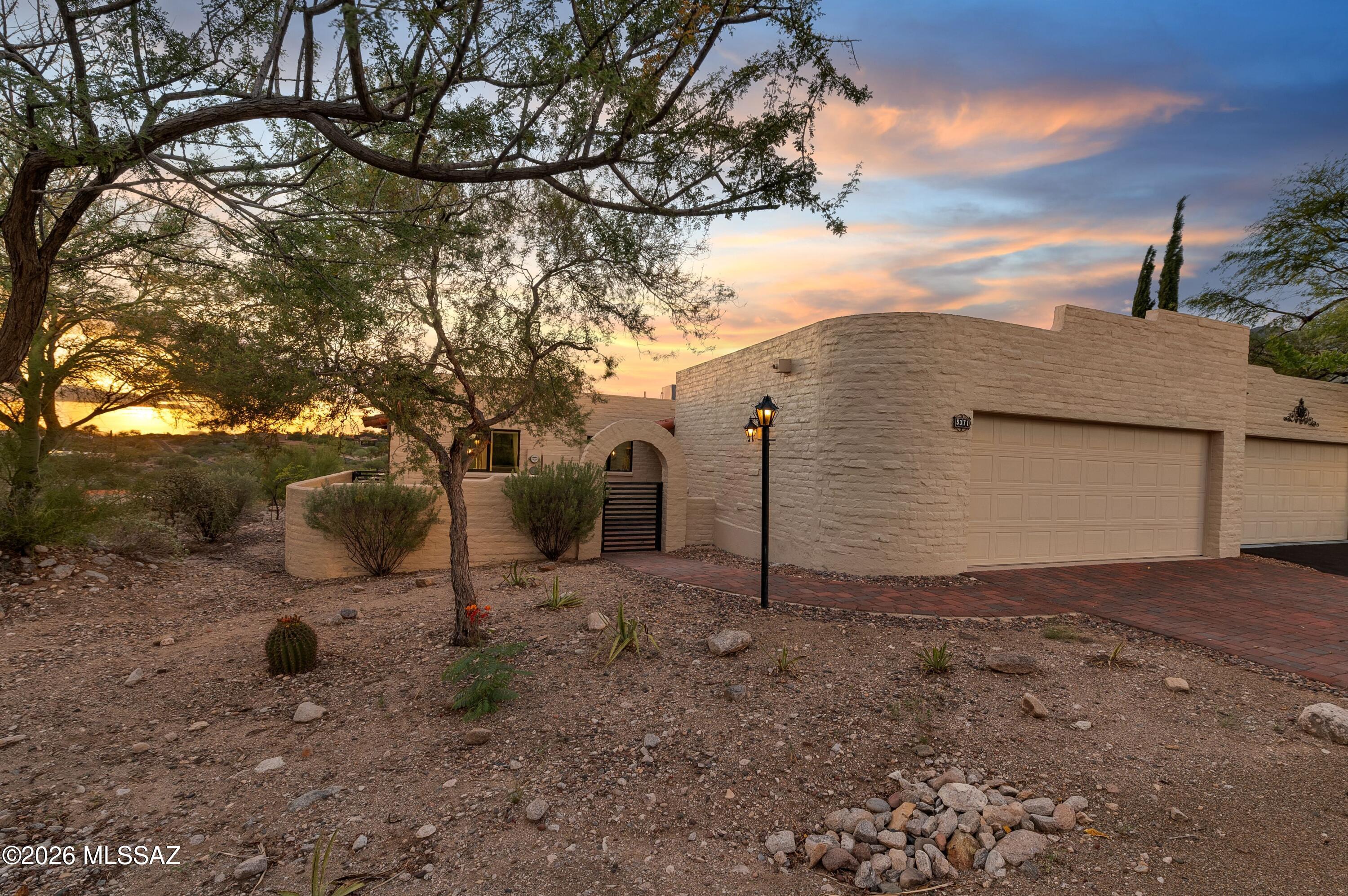 5371 N Paseo De La Tirada