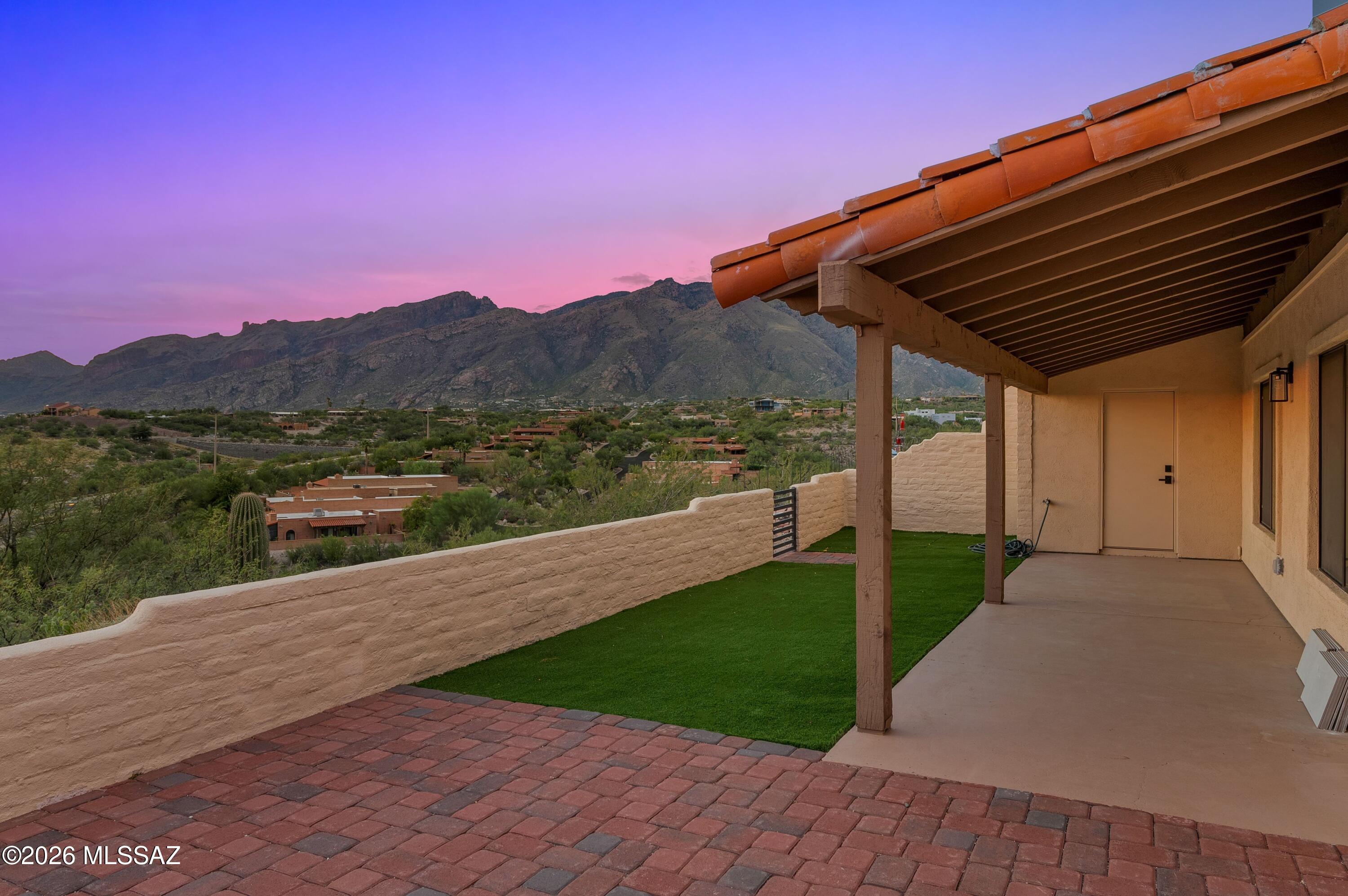 5371 N Paseo De La Tirada