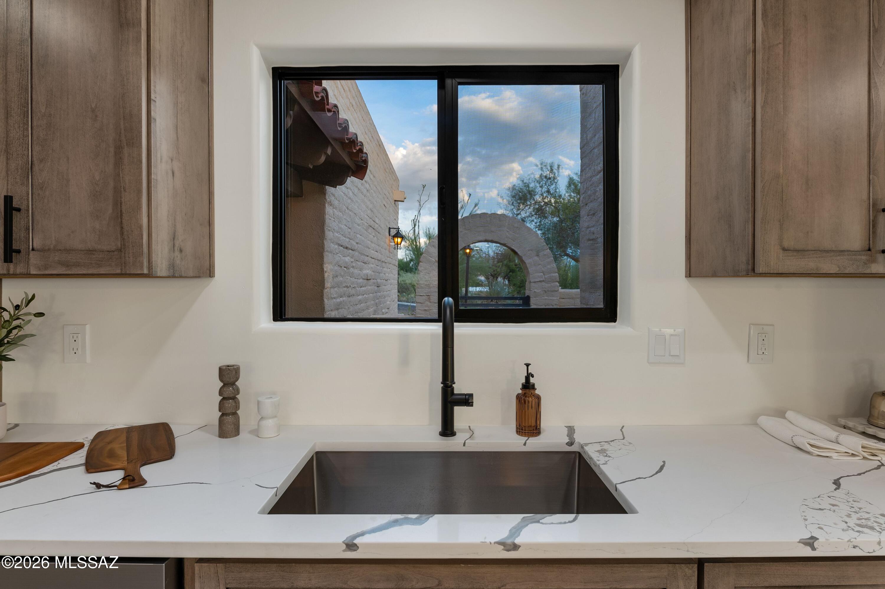 5371 N Paseo De La Tirada