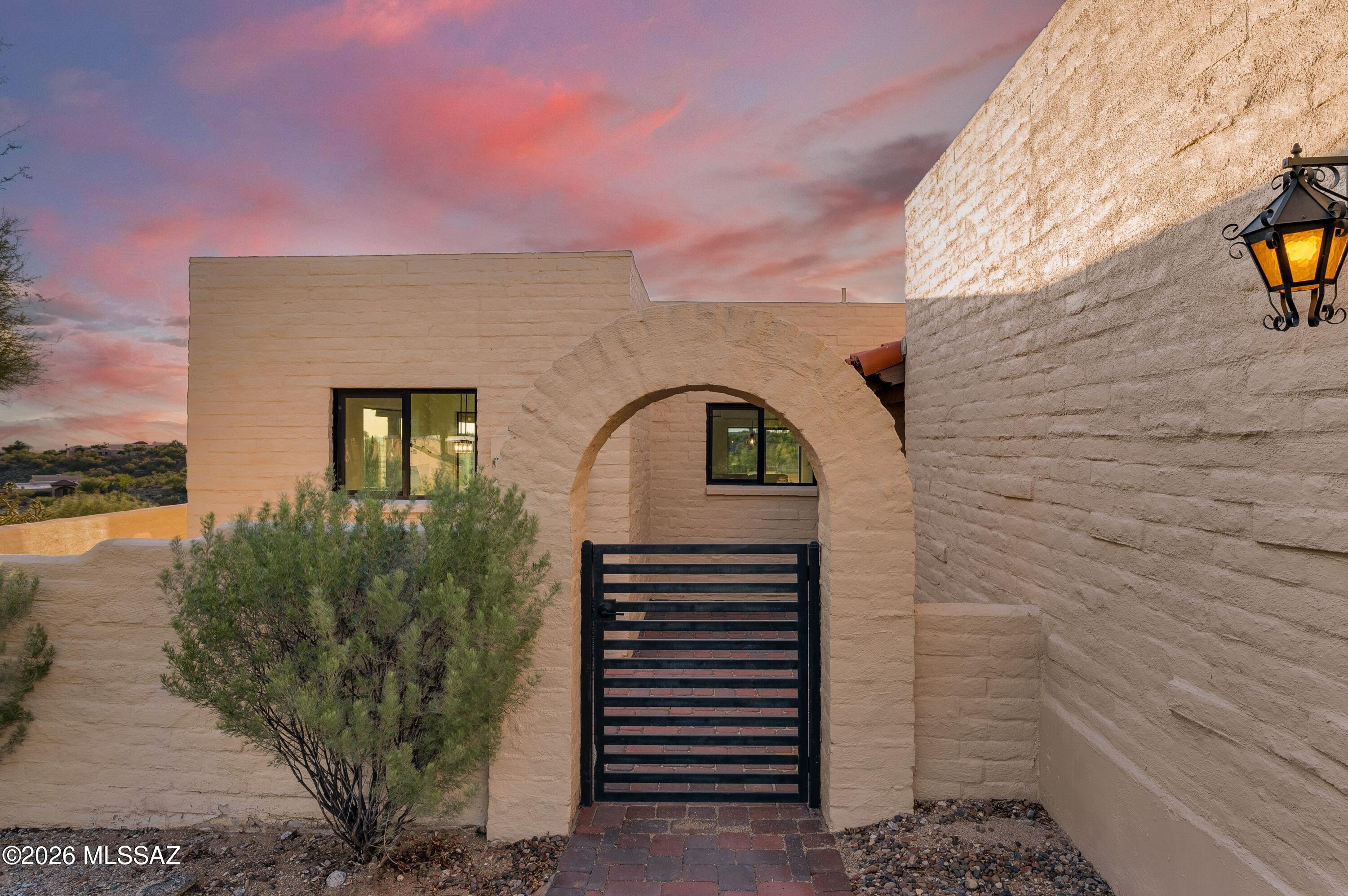 5371 N Paseo De La Tirada