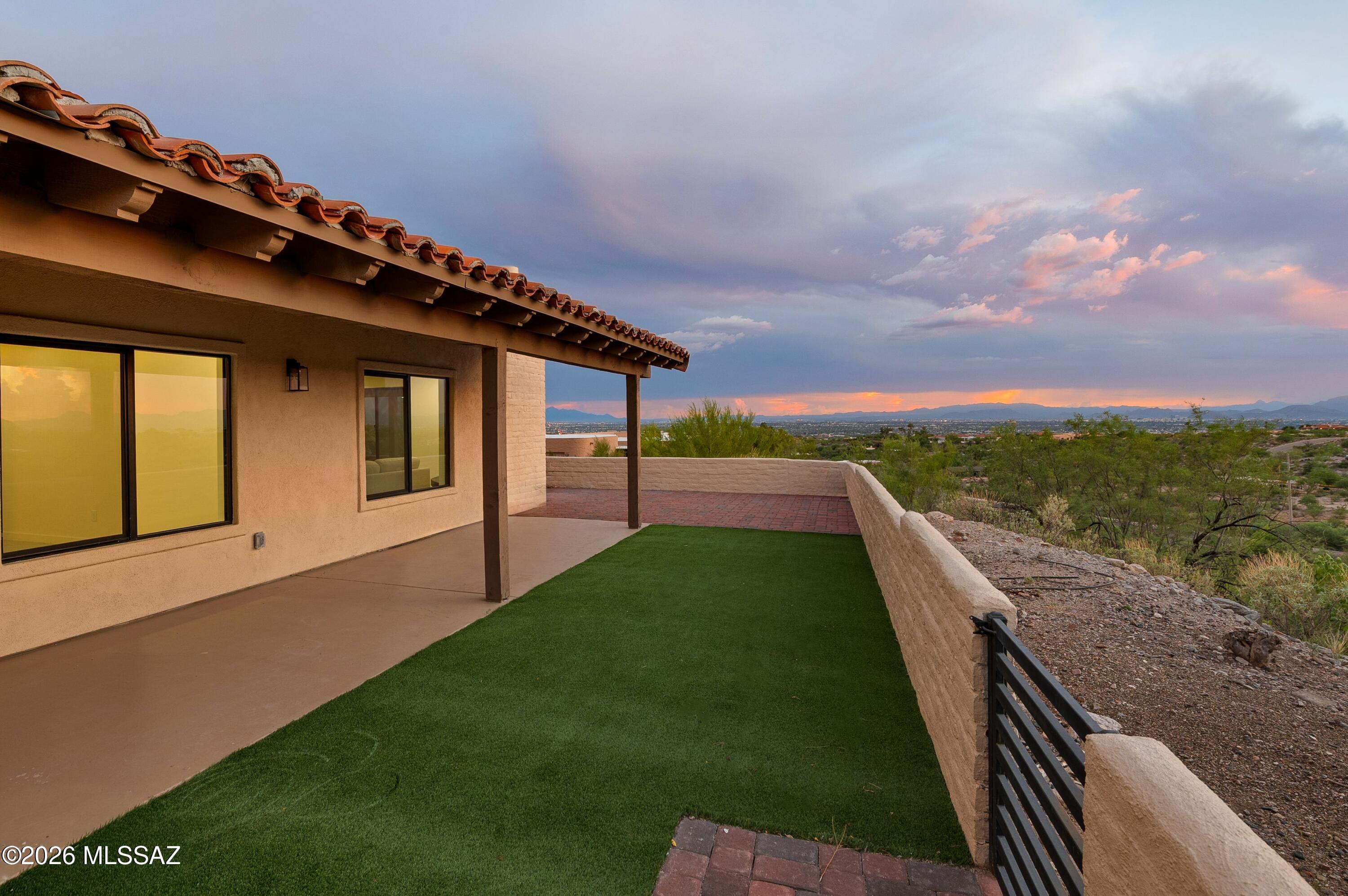 5371 N Paseo De La Tirada