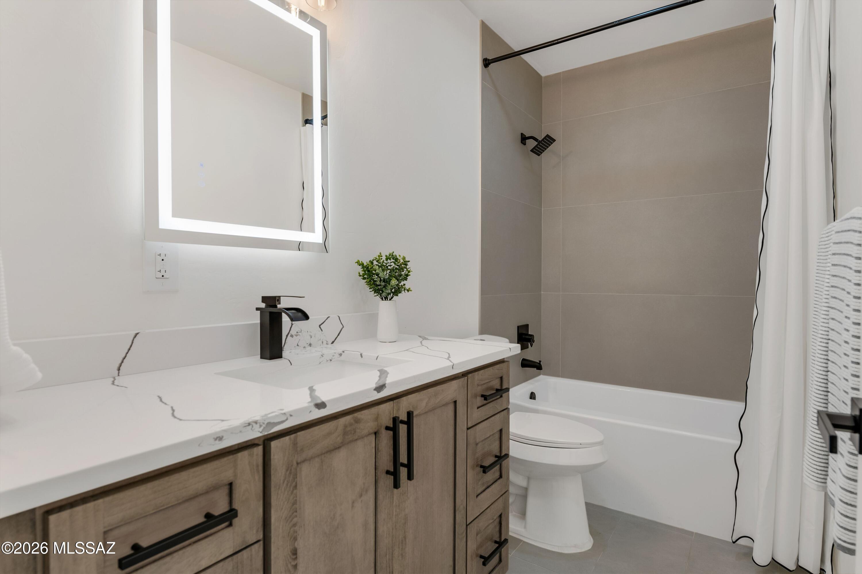 5371 N Paseo De La Tirada