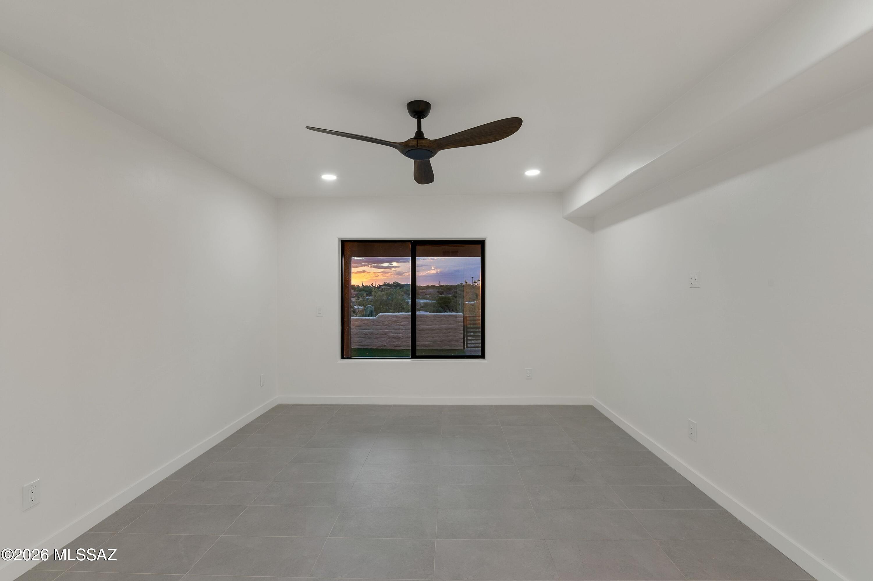5371 N Paseo De La Tirada