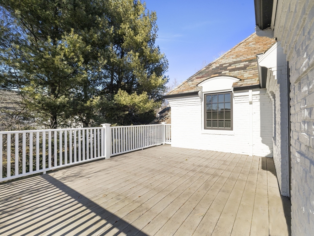 110 Pickwick Rd