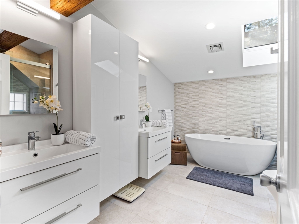 3 High Meadow Cir