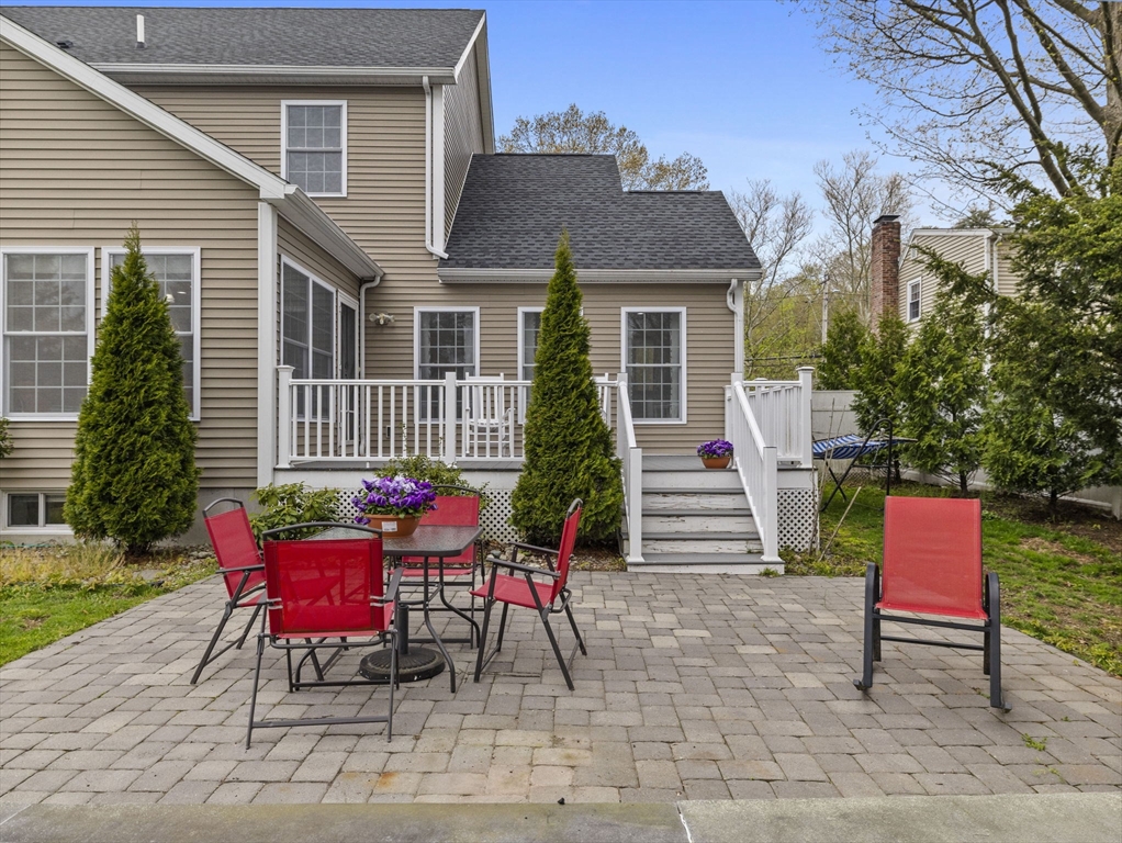 216 Pond St