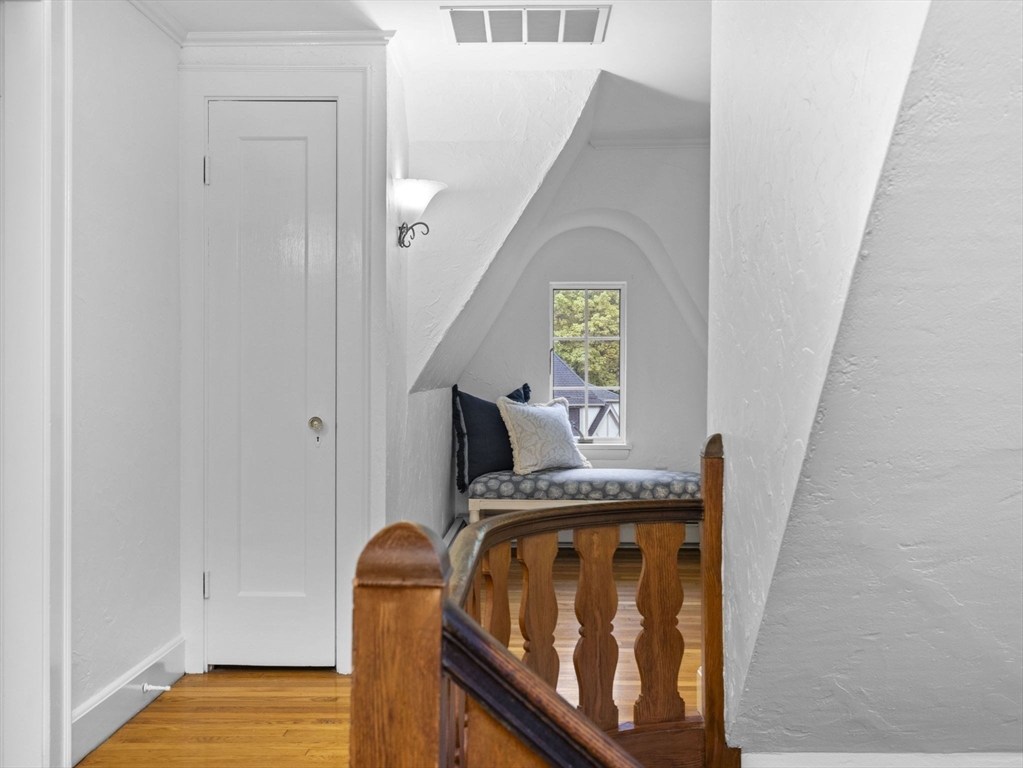 37 Hillside Rd