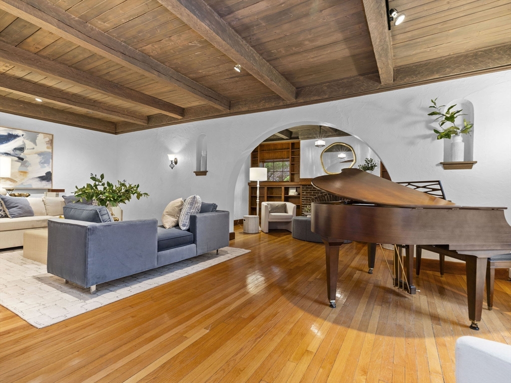 37 Hillside Rd