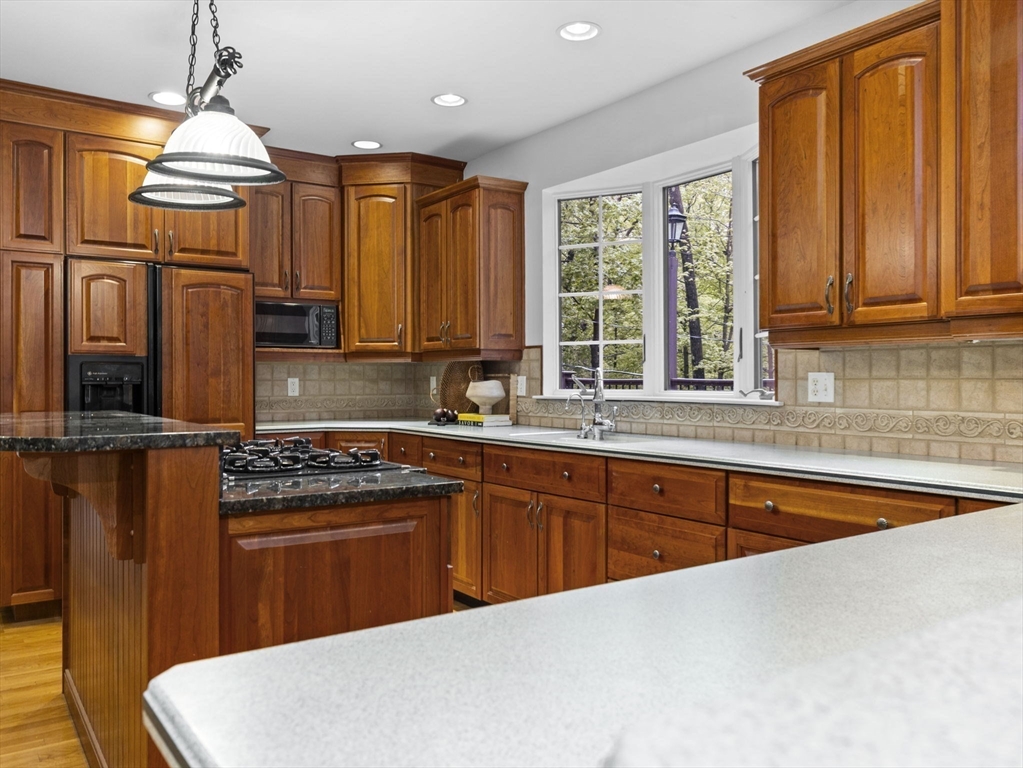 37 Hillside Rd