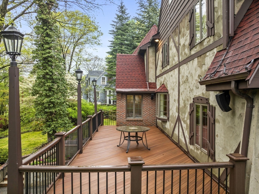 37 Hillside Rd