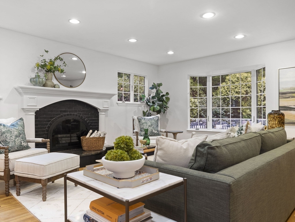 37 Hillside Rd