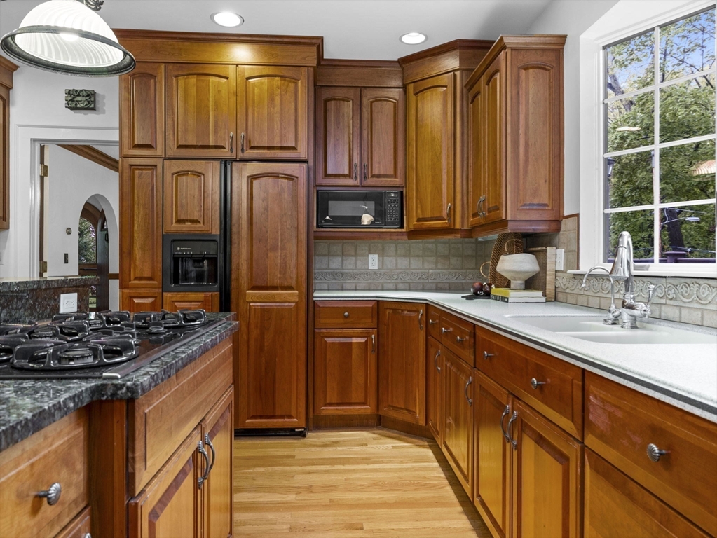 37 Hillside Rd