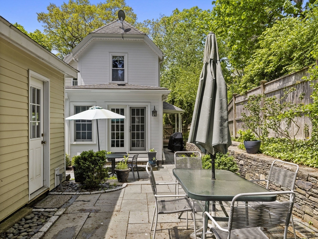 25 Curve St