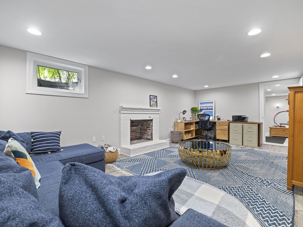 21 Sterling Rd