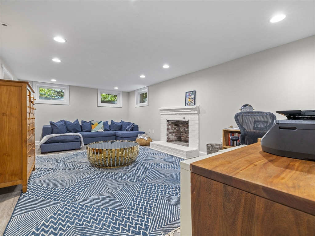21 Sterling Rd