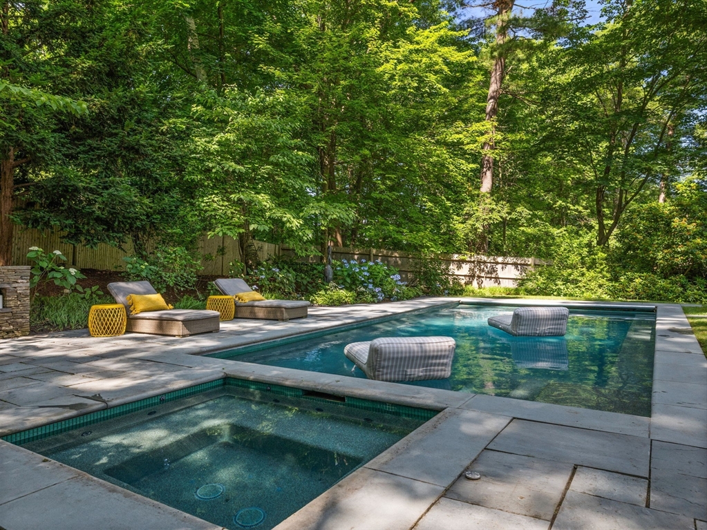 21 Sterling Rd