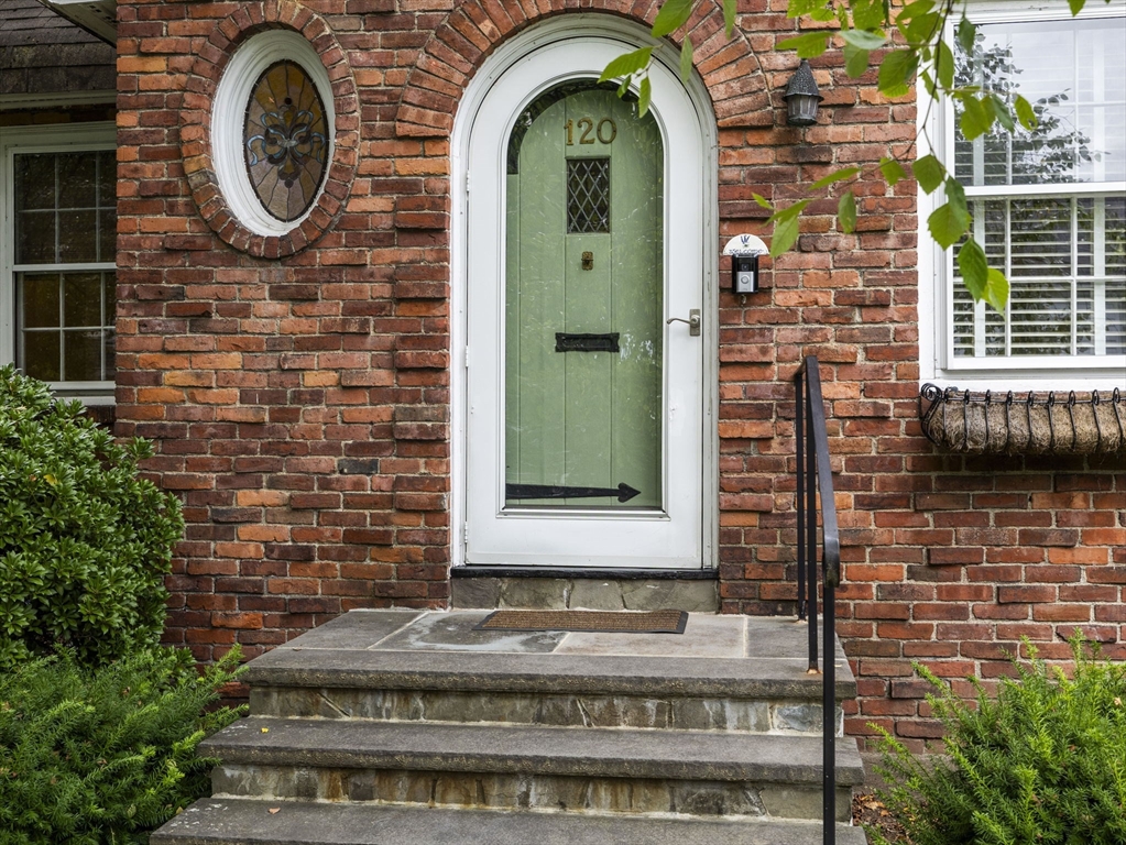 120 Crest Rd