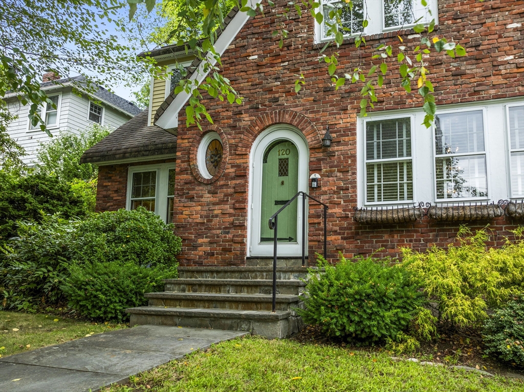 120 Crest Rd