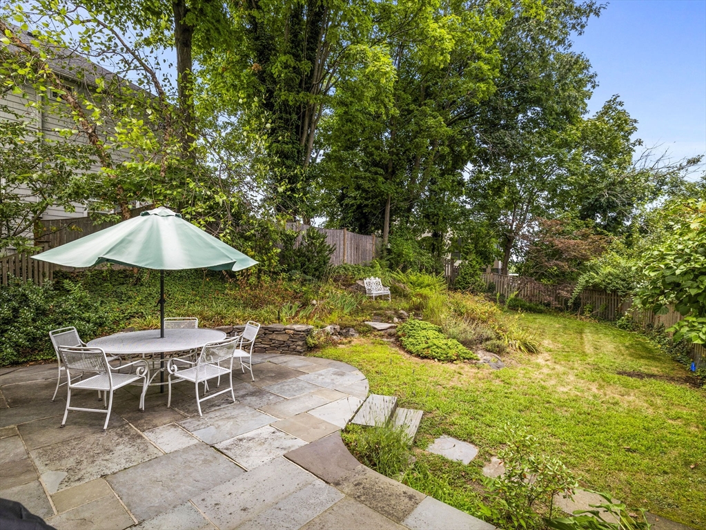 120 Crest Rd